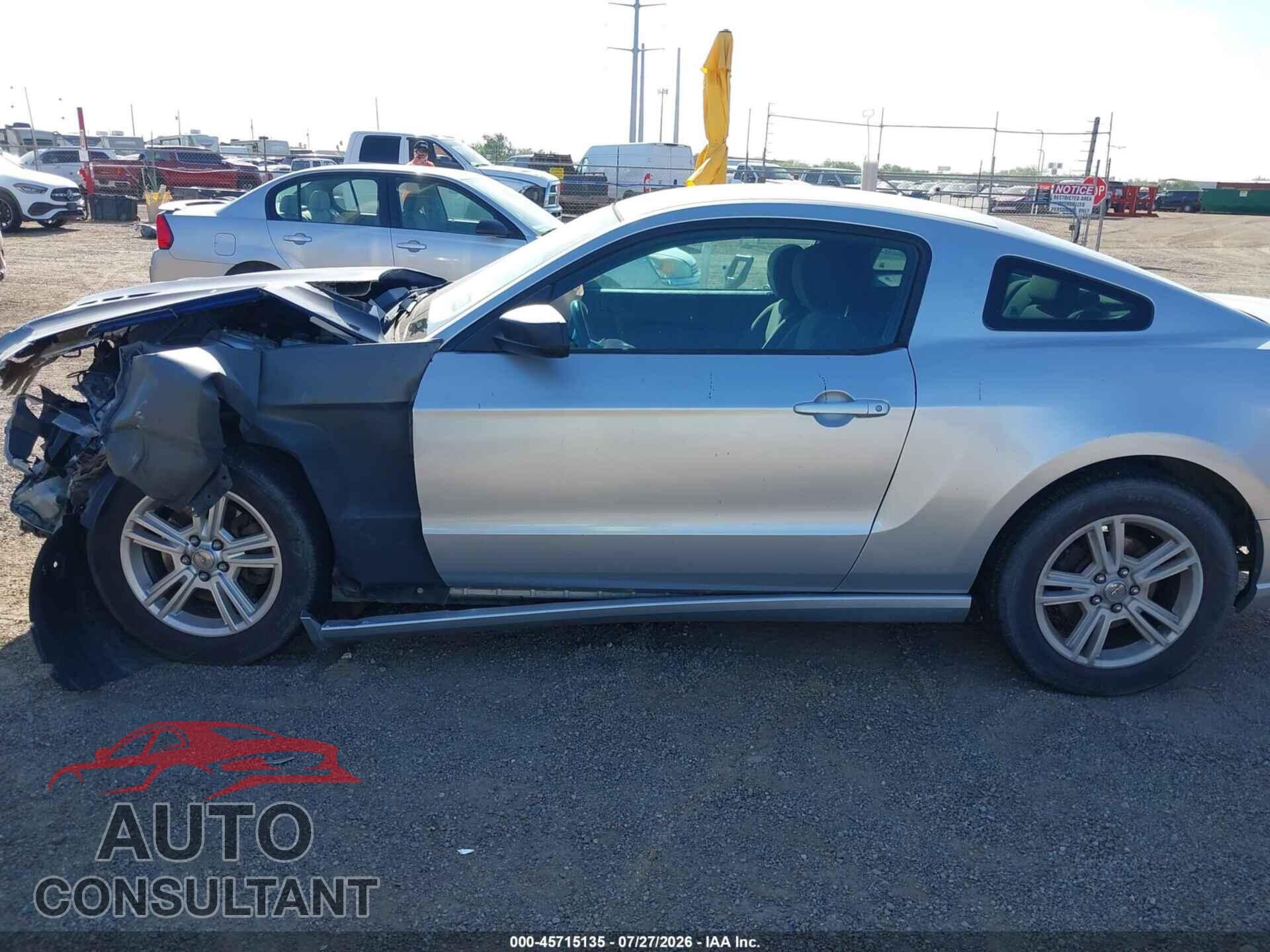 FORD MUSTANG 2014 - 1ZVBP8AM4E5211908