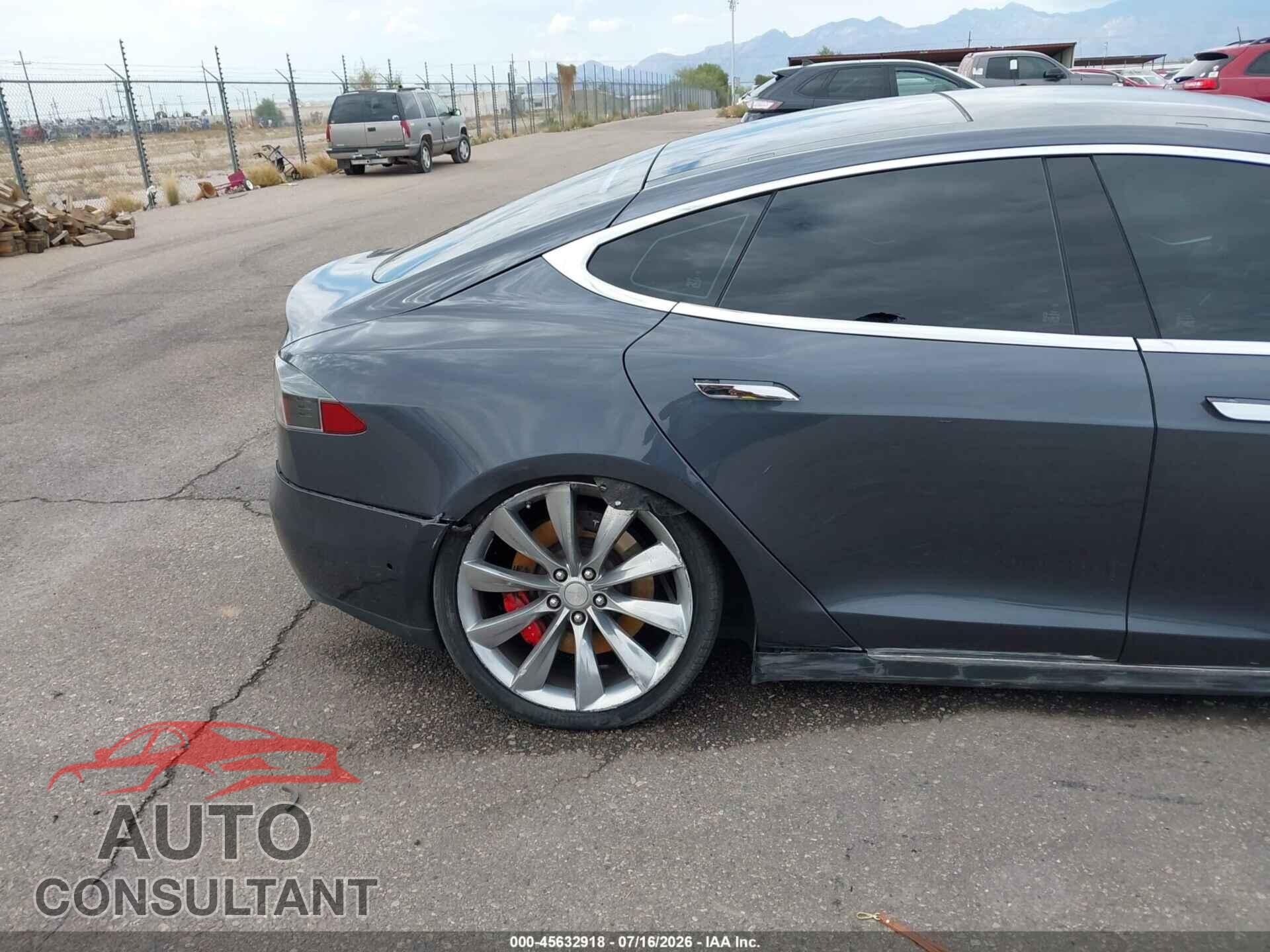 TESLA MODEL S 2015 - 5YJSA1E48FF116158