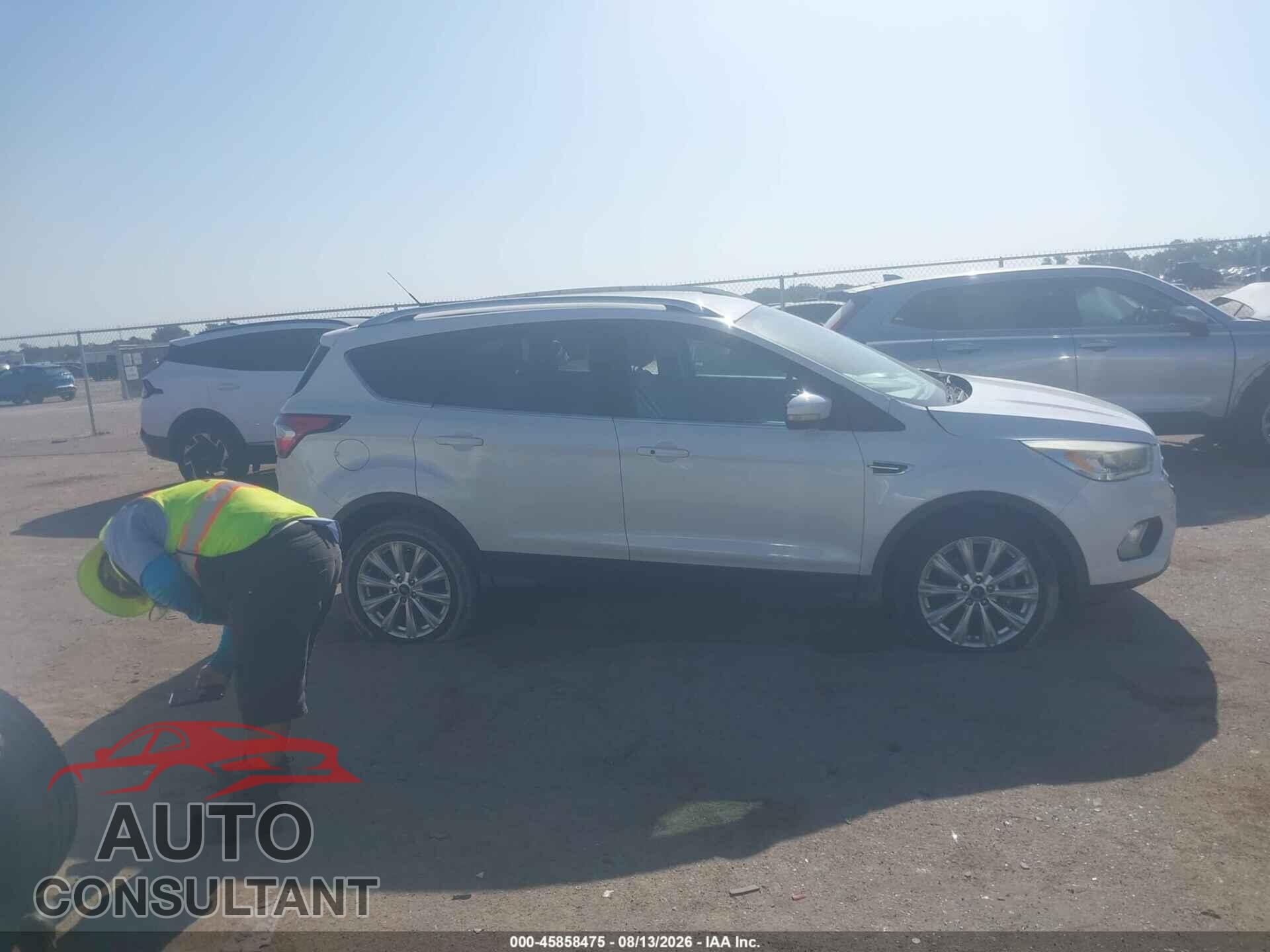FORD ESCAPE 2017 - 1FMCU0JD2HUE35220