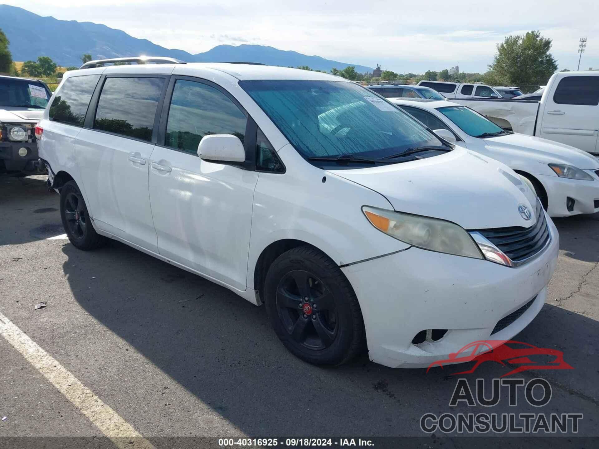 TOYOTA SIENNA 2011 - 5TDKK3DC1BS032674