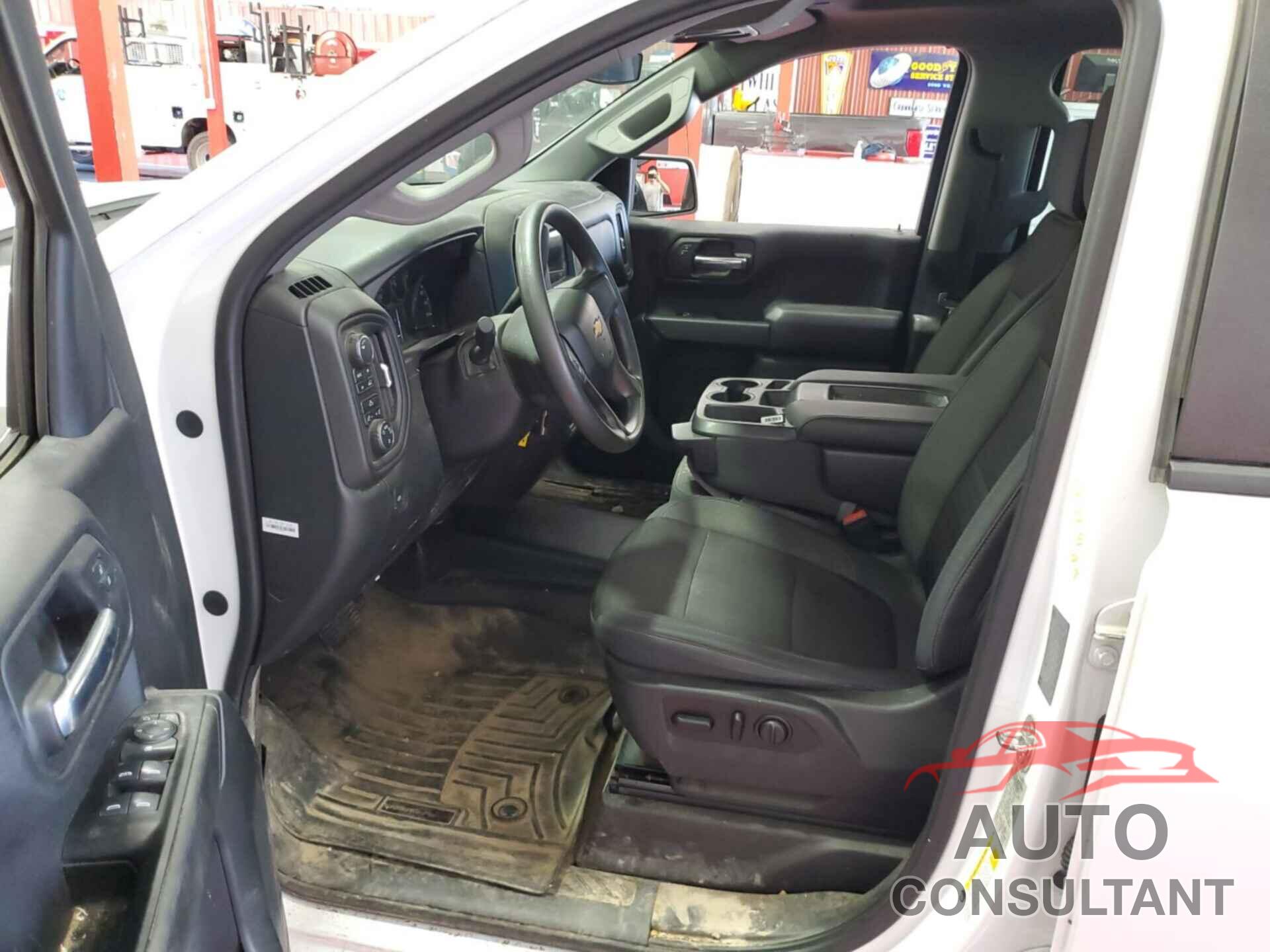 CHEVROLET SILVERADO 1500 2019 - 1GCUYAEF6KZ202546