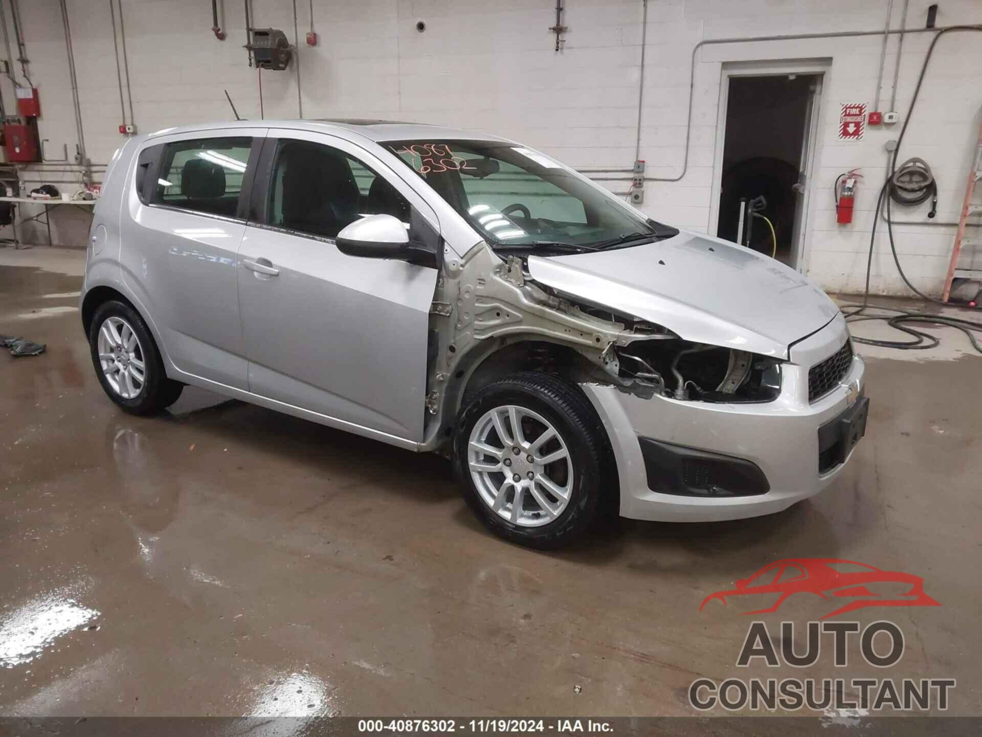 CHEVROLET SONIC 2015 - 1G1JC6SB7F4129151