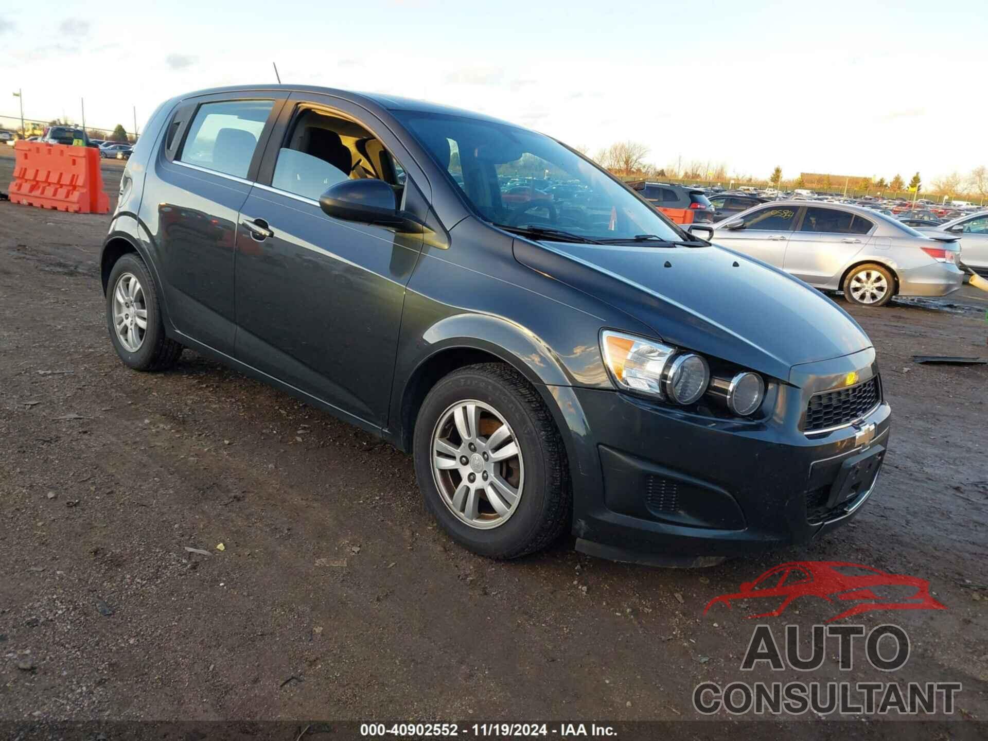 CHEVROLET SONIC 2015 - 1G1JC6SH4F4174214