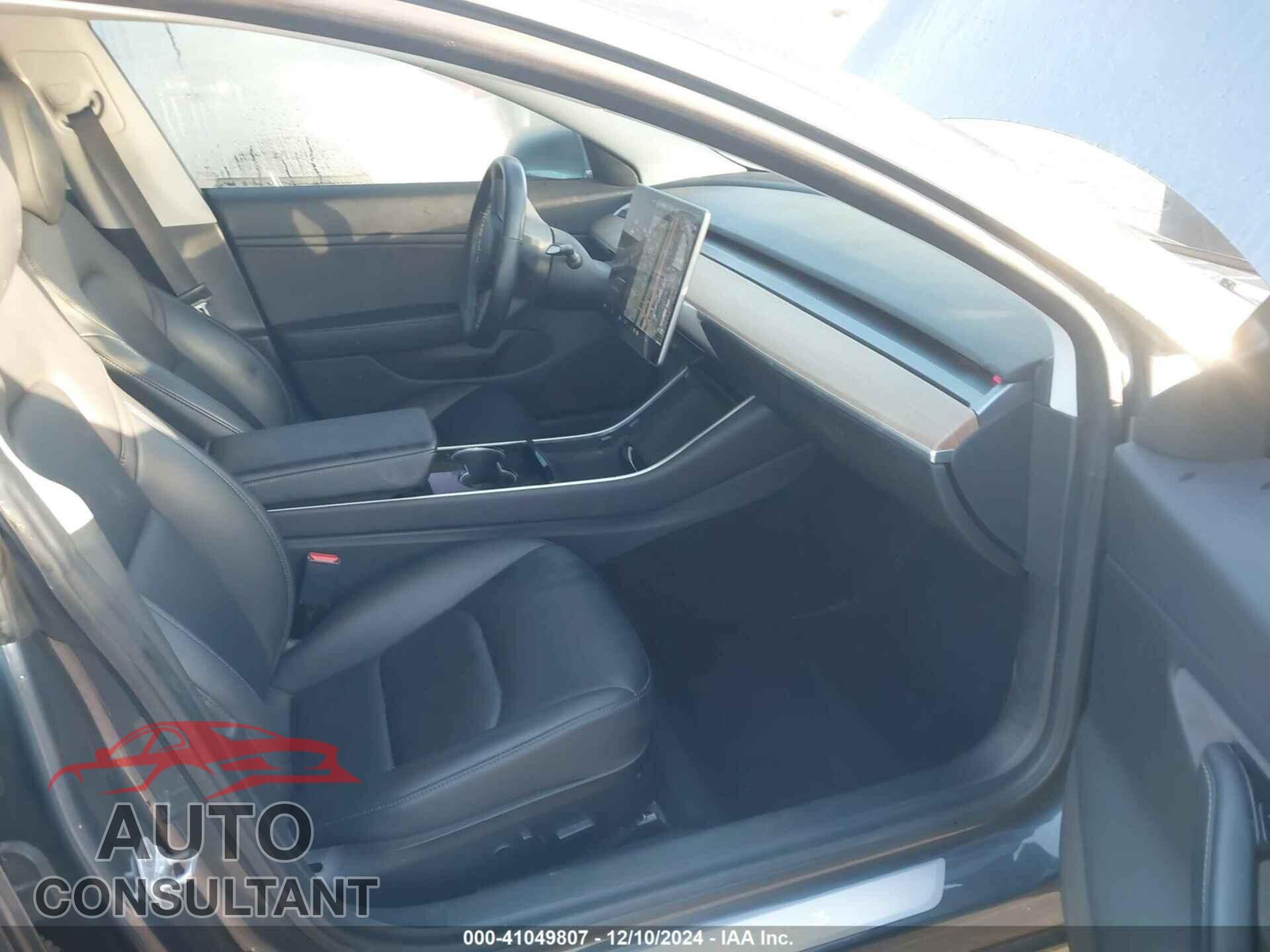 TESLA MODEL 3 2019 - 5YJ3E1EA1KF190238