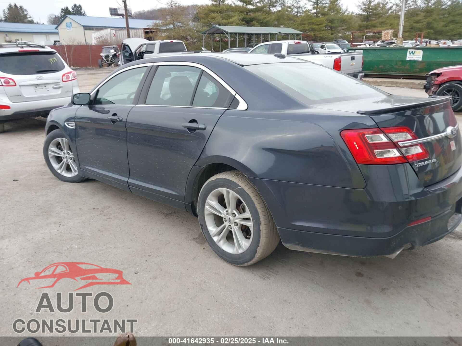 FORD TAURUS 2017 - 1FAHP2E80HG136825