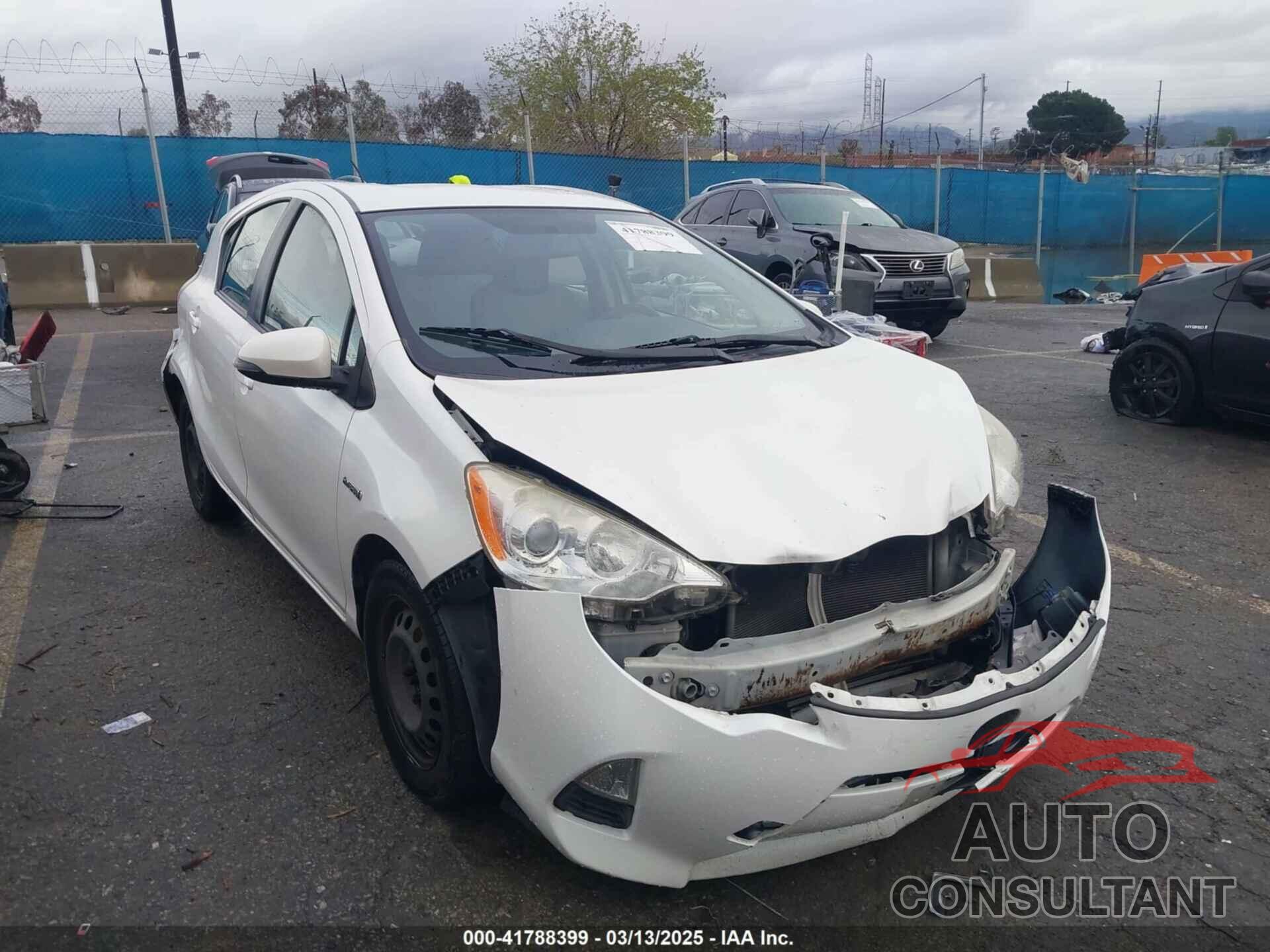 TOYOTA PRIUS C 2014 - JTDKDTB34E1563091