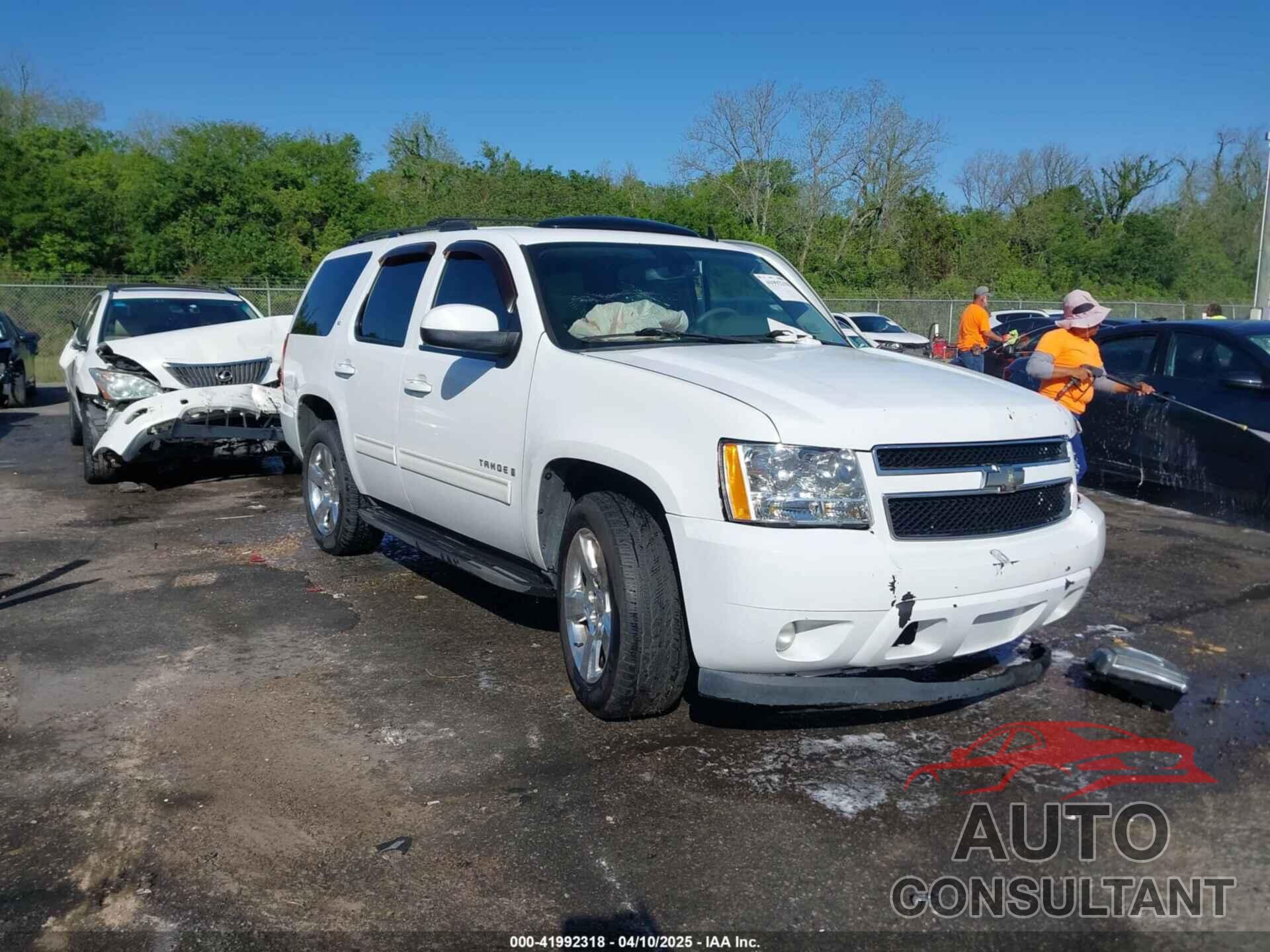 CHEVROLET TAHOE 2009 - 1GNFC23029R241454