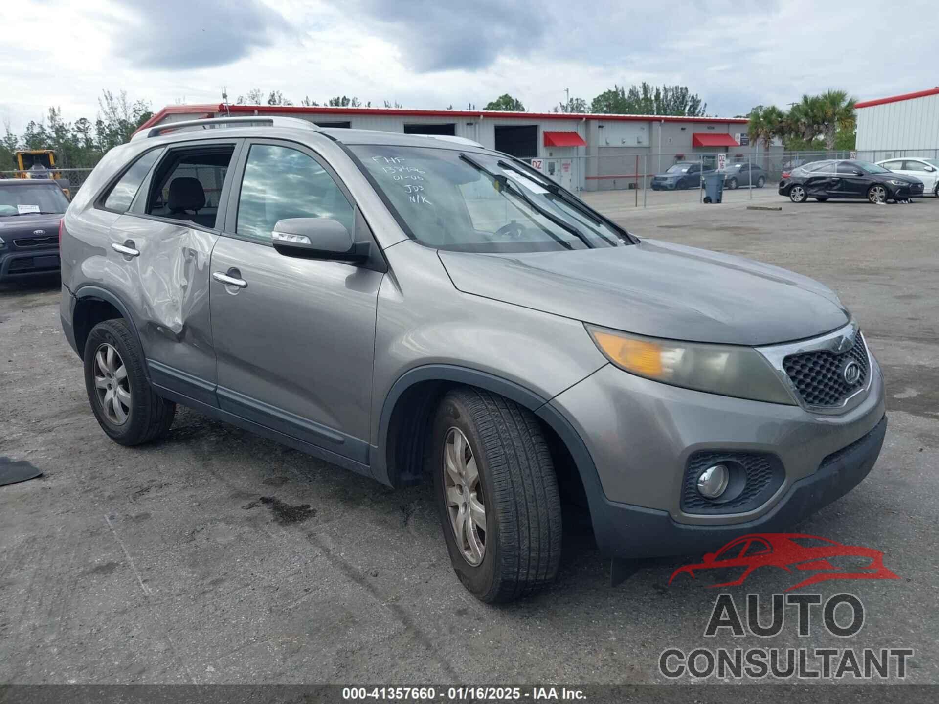 KIA SORENTO 2011 - 5XYKT4A14BG138426