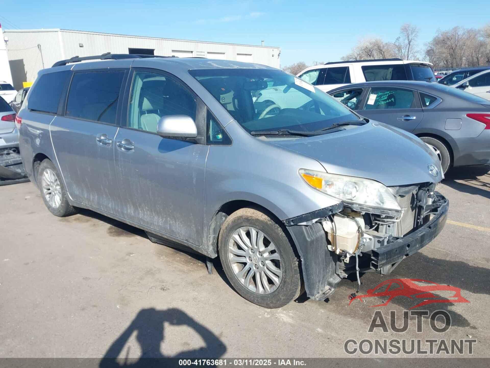 TOYOTA SIENNA 2011 - 5TDYK3DC4BS014986