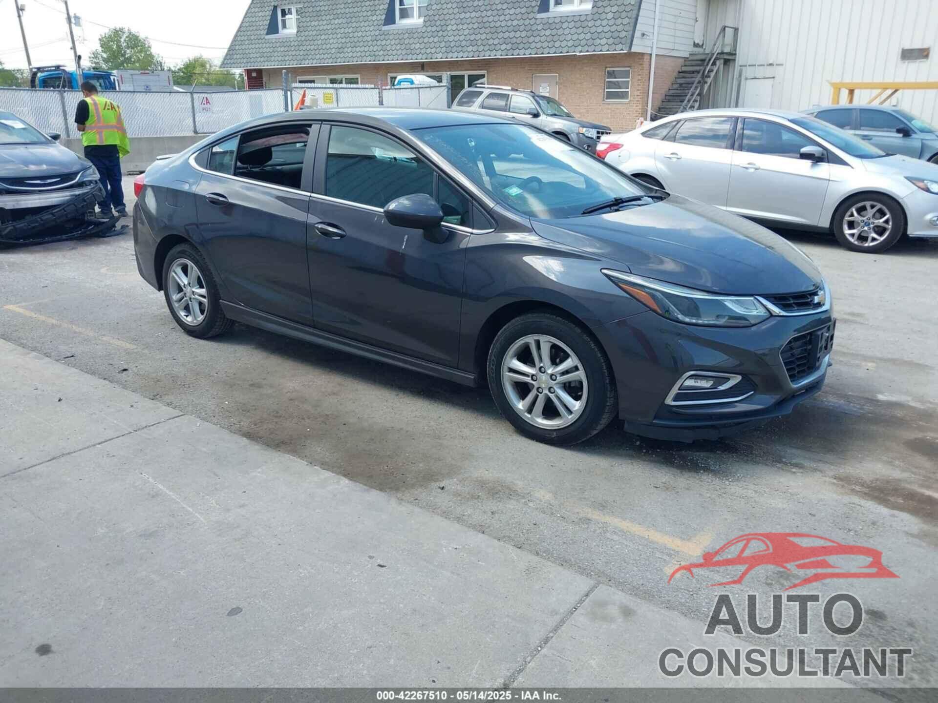 CHEVROLET CRUZE 2017 - 1G1BE5SMXH7270761