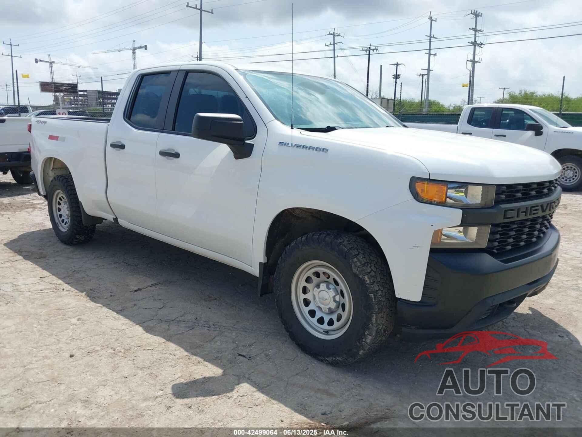 CHEVROLET SILVERADO 1500 2021 - 1GCRYAEF3MZ217188
