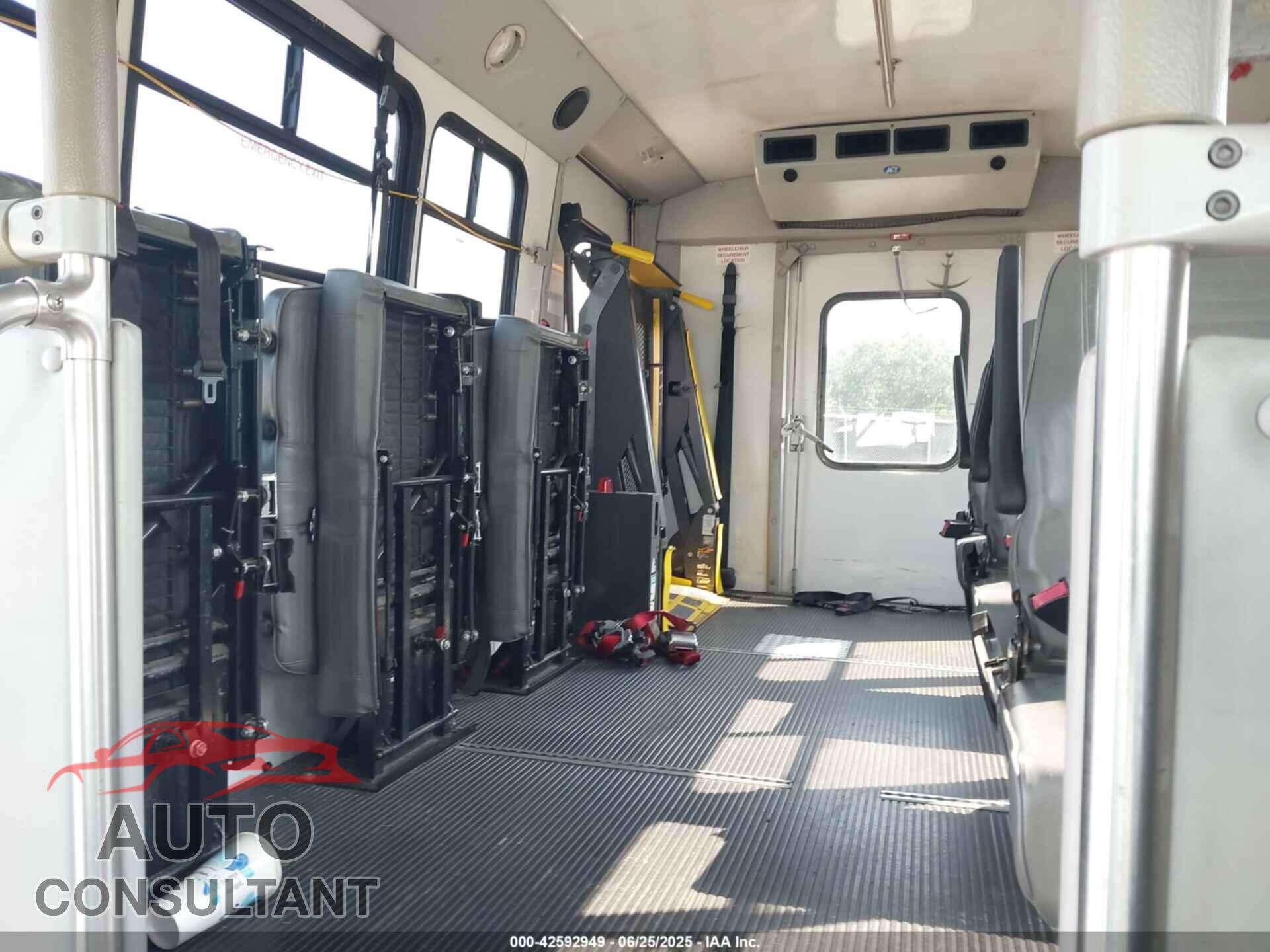 FORD ECONOLINE 2012 - 1FDFE4FS3CDB38247