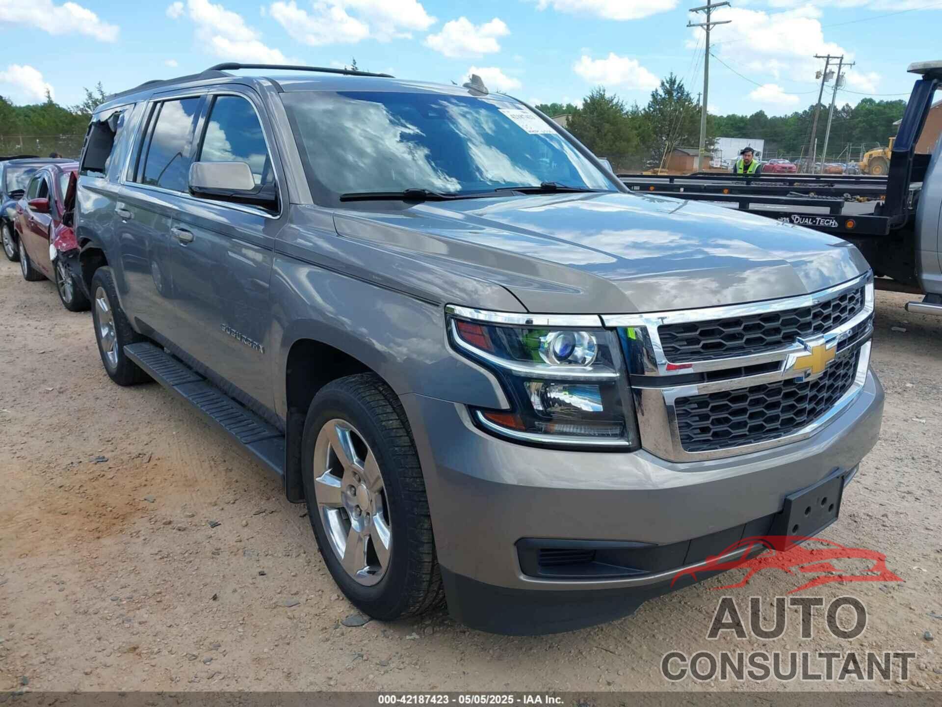 CHEVROLET SUBURBAN 2017 - 1GNSCHKC9HR230706