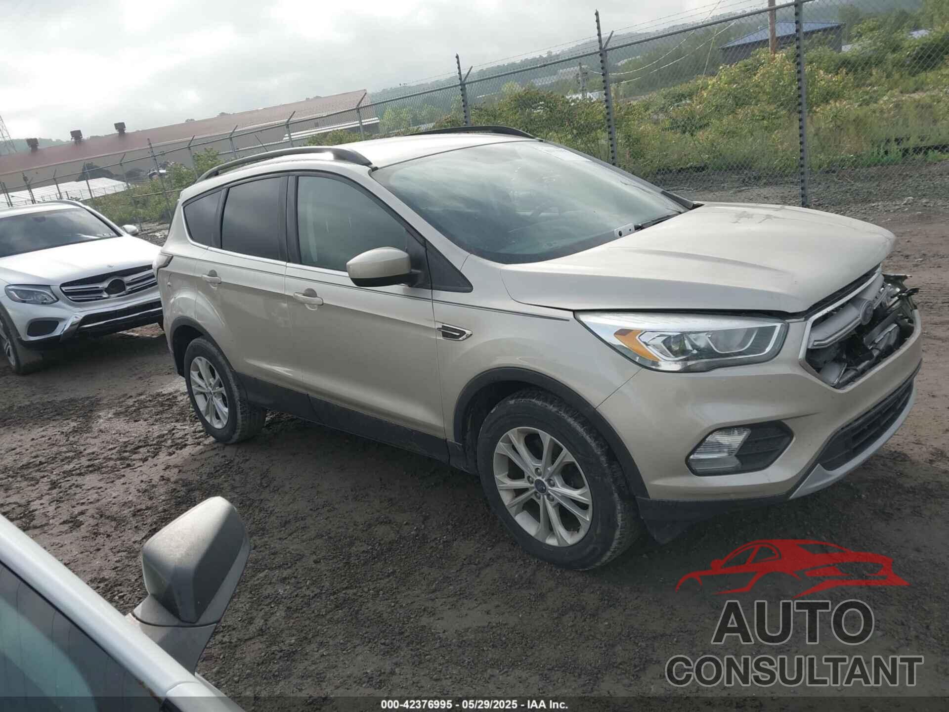FORD ESCAPE 2017 - 1FMCU9G91HUD06408