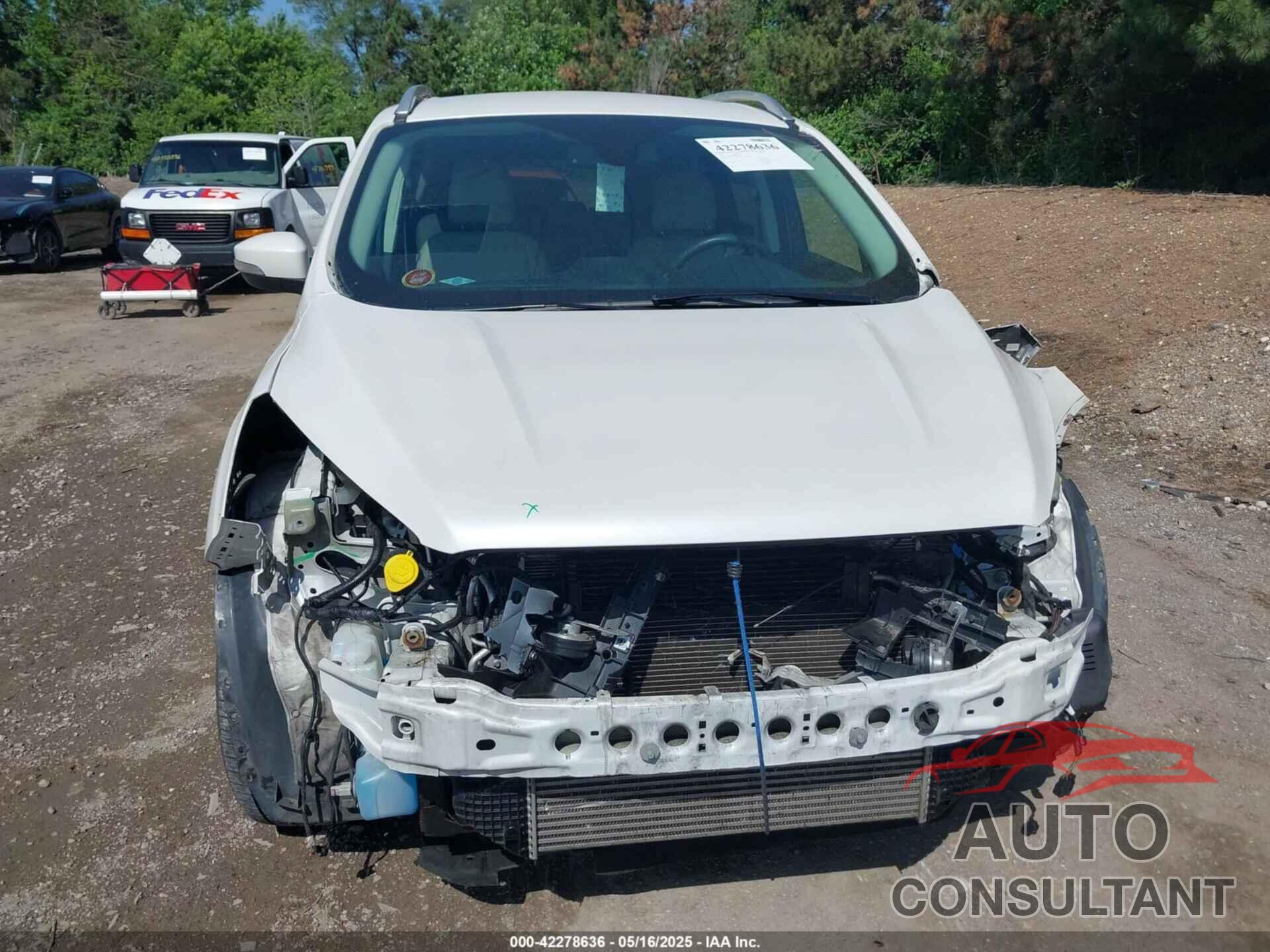 FORD ESCAPE 2017 - 1FMCU0J93HUA48123