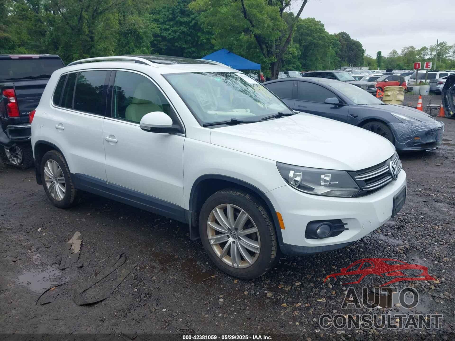 VOLKSWAGEN TIGUAN 2015 - WVGBV7AX0FW519212