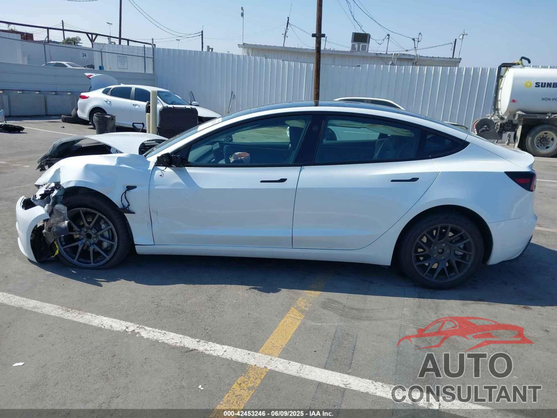 TESLA MODEL 3 2025 - 5YJ3E1EA4SF903567