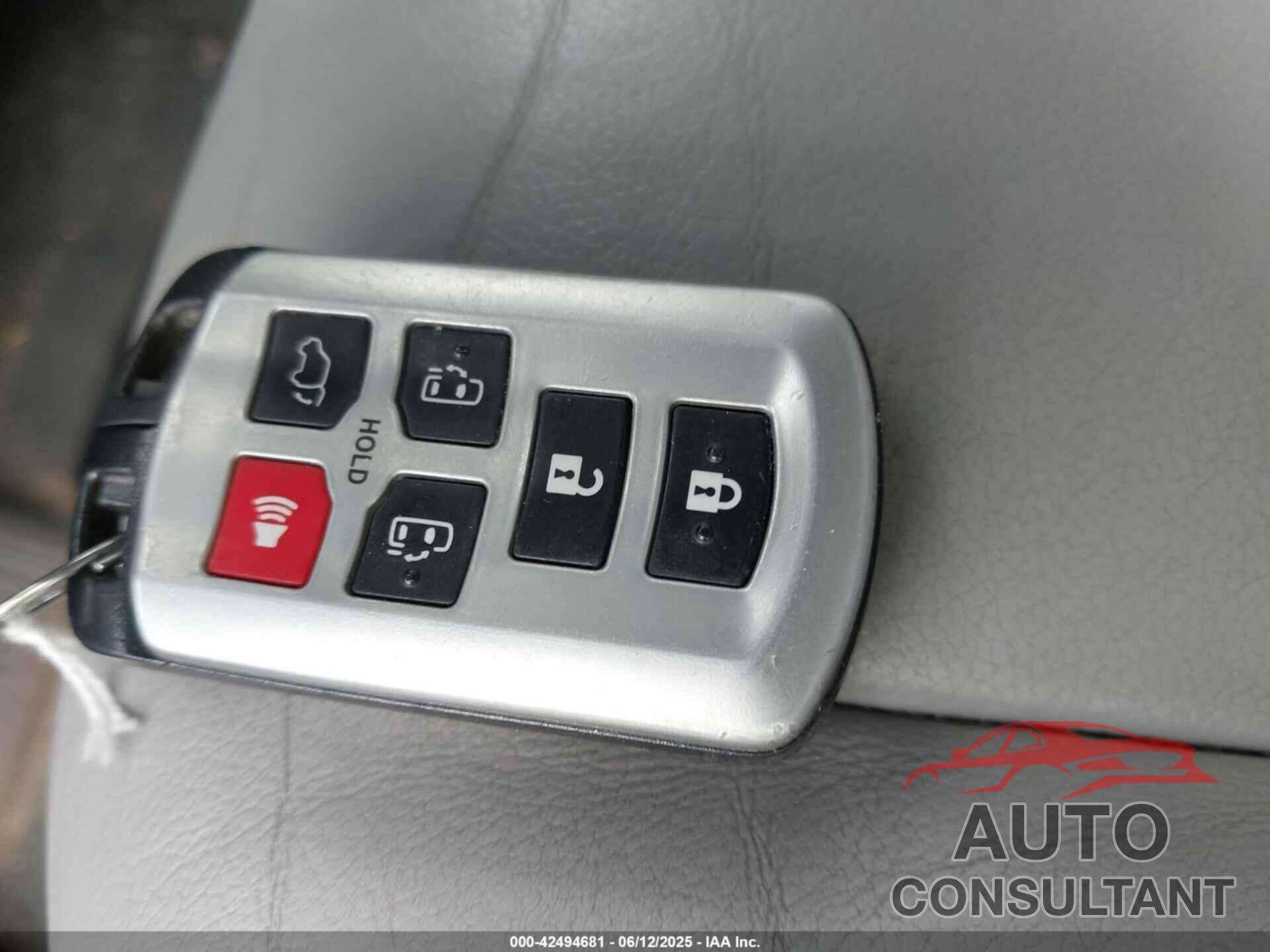 TOYOTA SIENNA 2019 - 5TDYZ3DC6KS996645