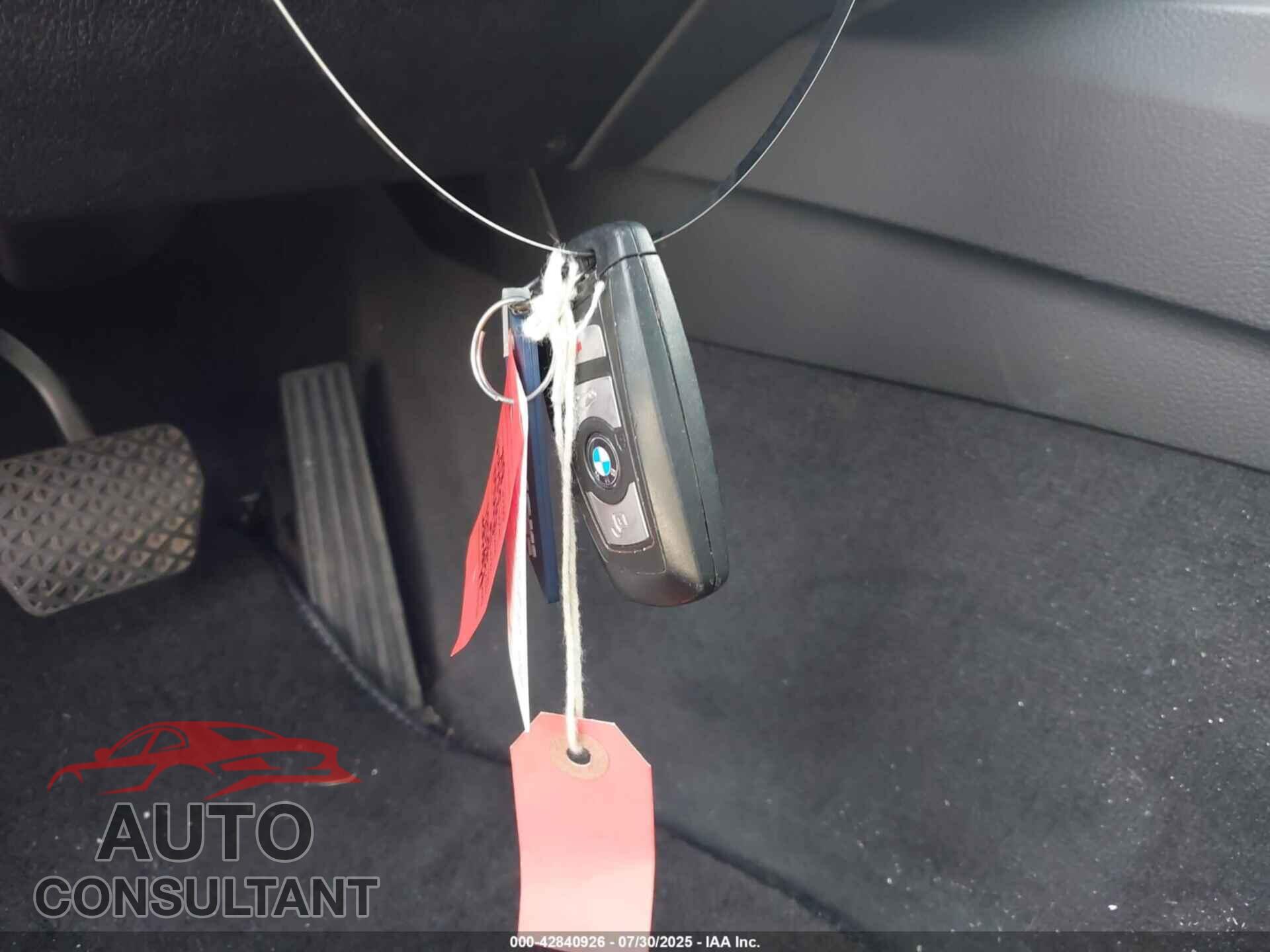 BMW 320I 2016 - WBA8E5G55GNU20057