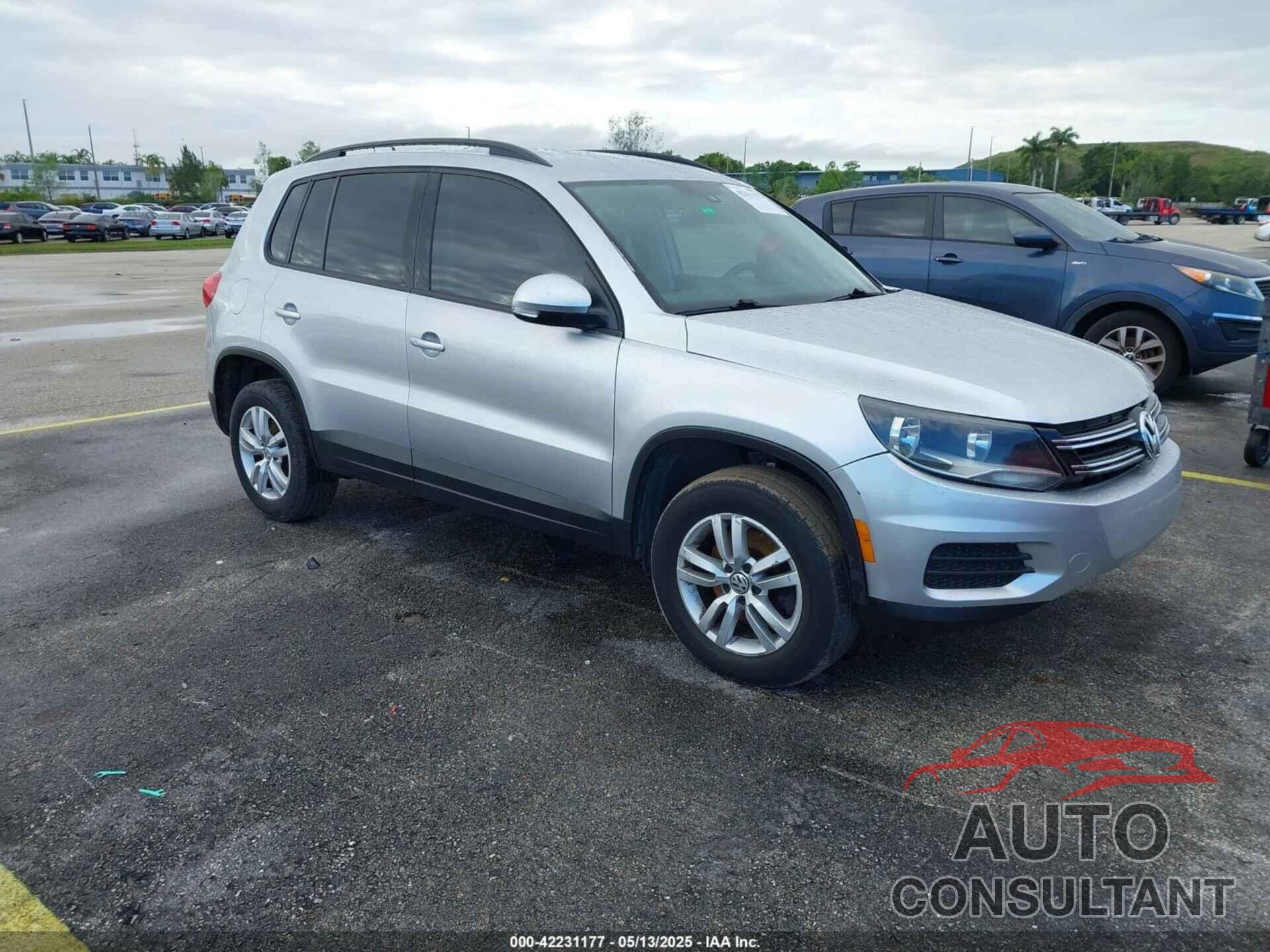VOLKSWAGEN TIGUAN 2016 - WVGAV7AX5GW592721