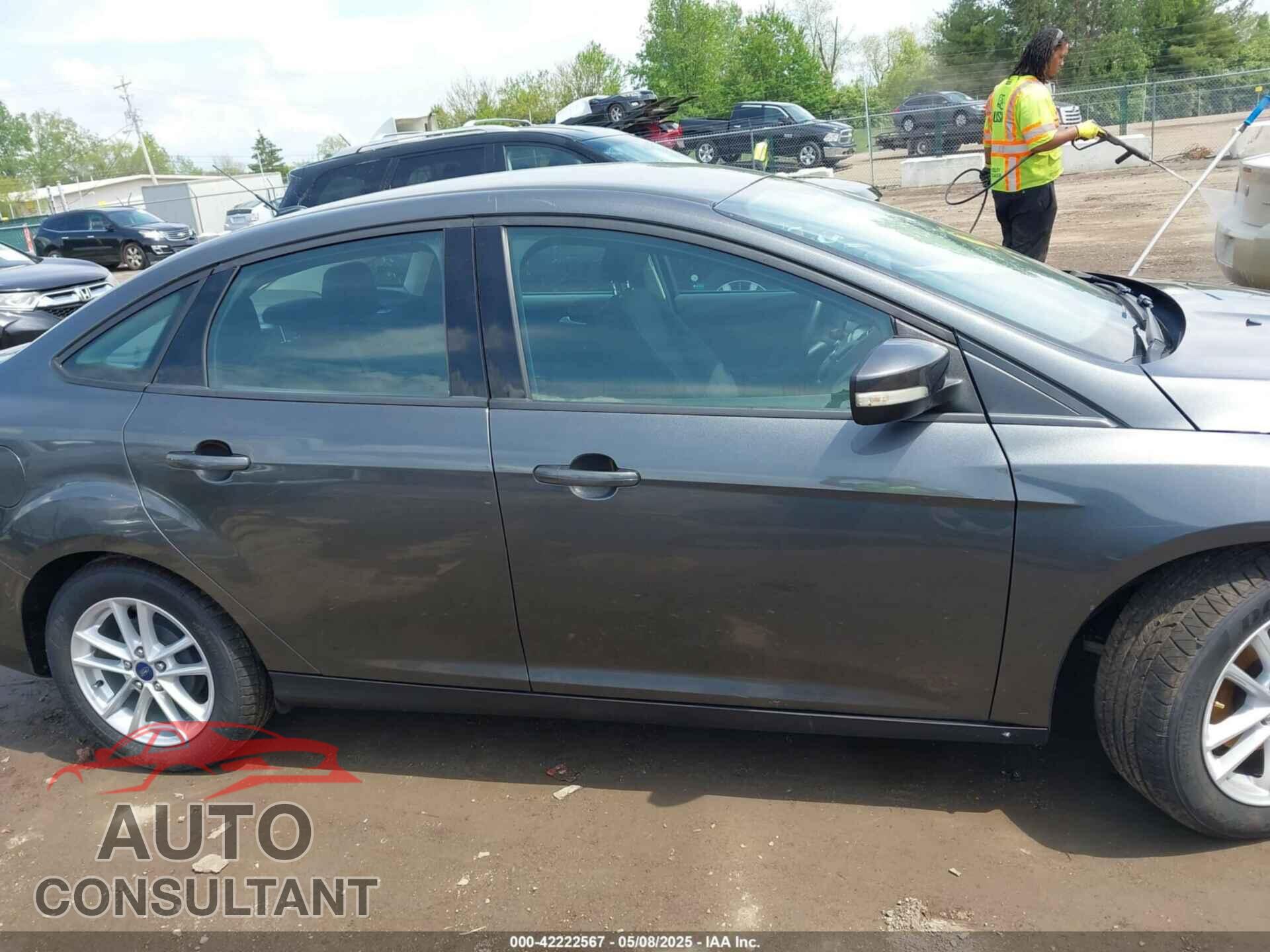 FORD FOCUS 2017 - 1FADP3F23HL203732