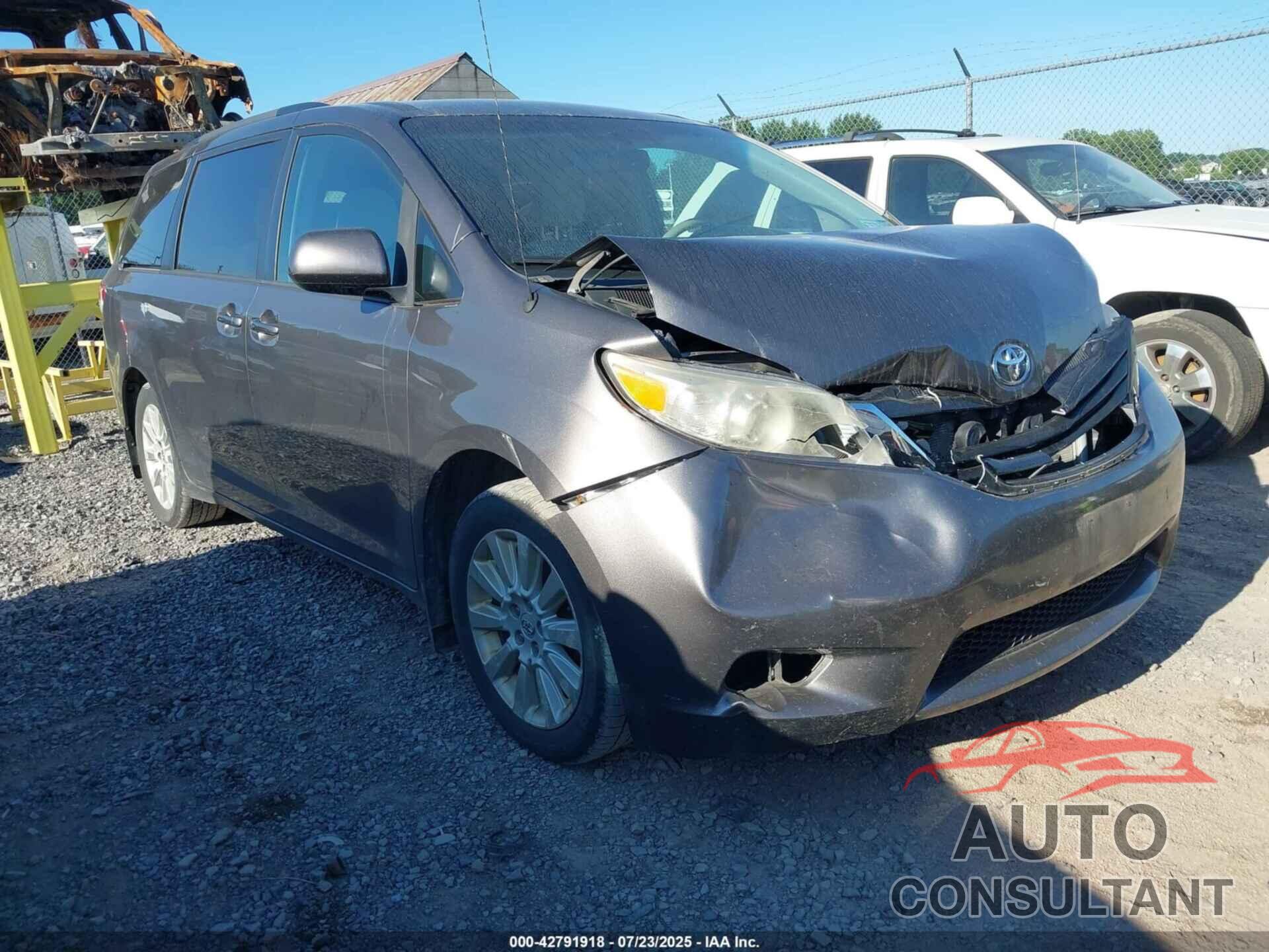 TOYOTA SIENNA 2013 - 5TDJK3DC1DS070615