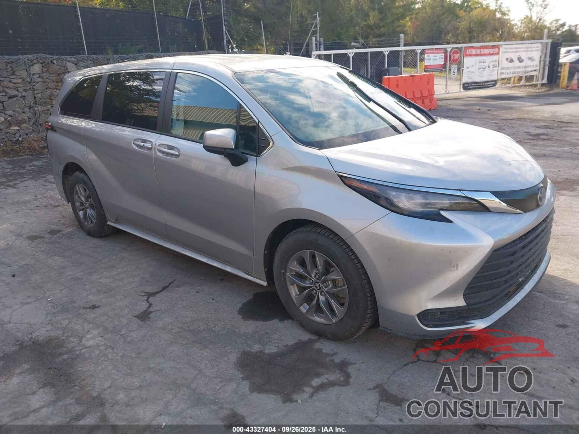 TOYOTA SIENNA 2024 - 5TDKRKEC2RS200188