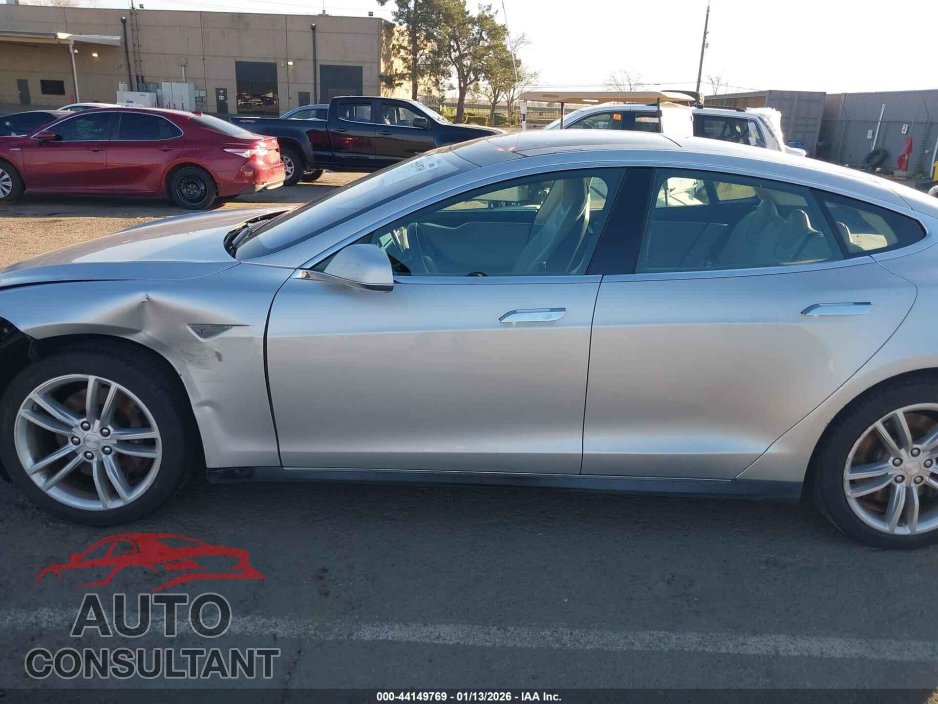 TESLA MODEL S 2013 - 5YJSA1DN8DFP04438