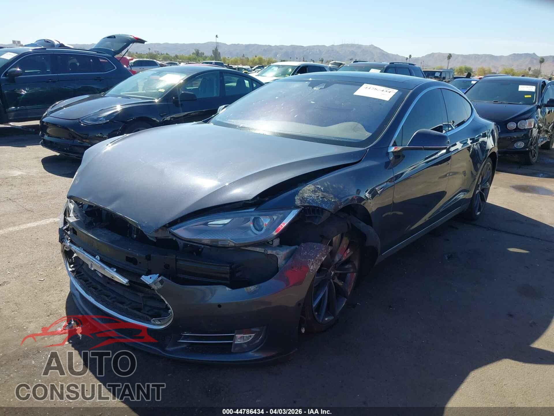 TESLA MODEL S 2015 - 5YJSA1E18FF118613