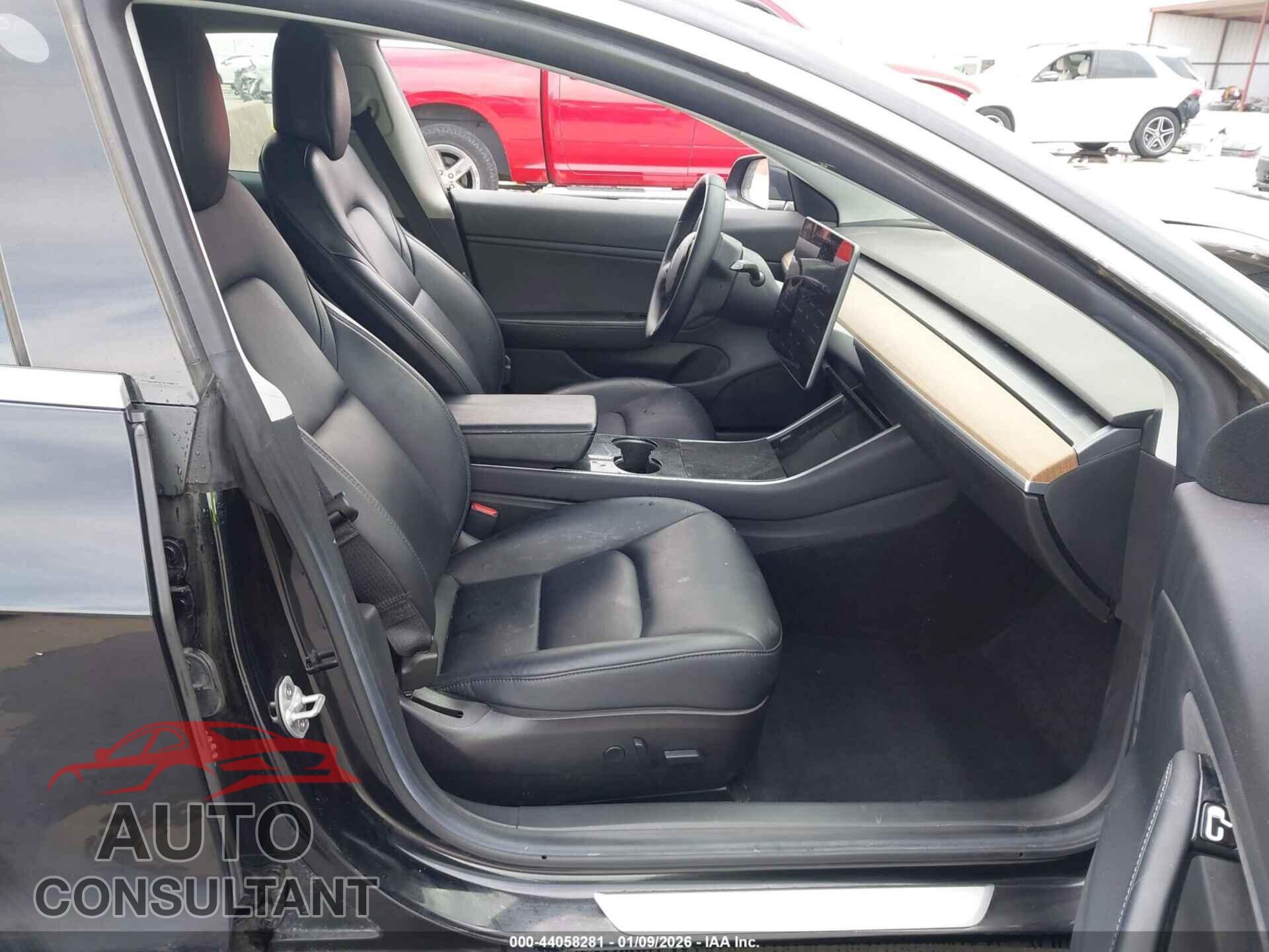 TESLA MODEL 3 2019 - 5YJ3E1EB2KF441857