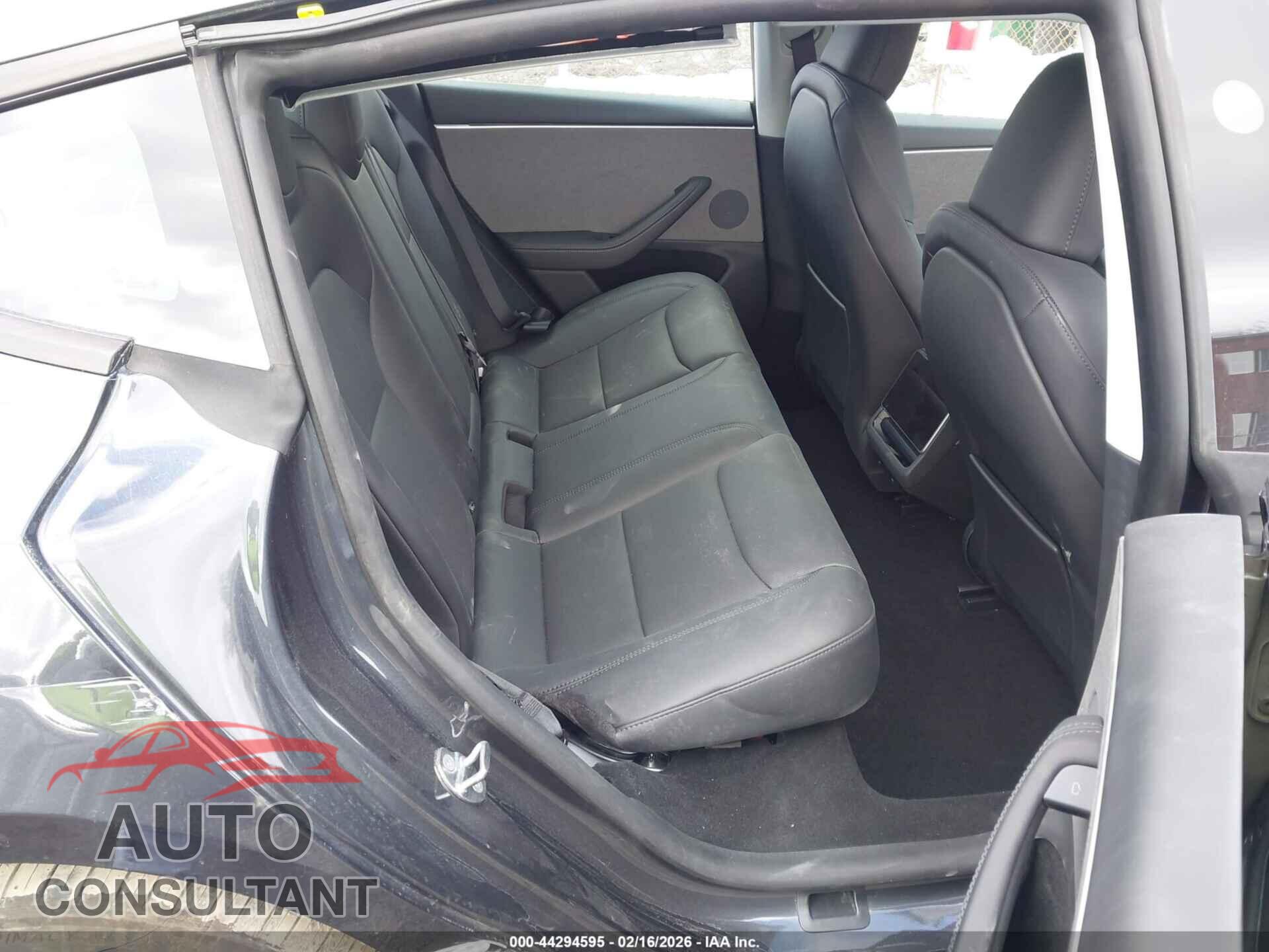 TESLA MODEL 3 2025 - 5YJ3E1EA0SF024261