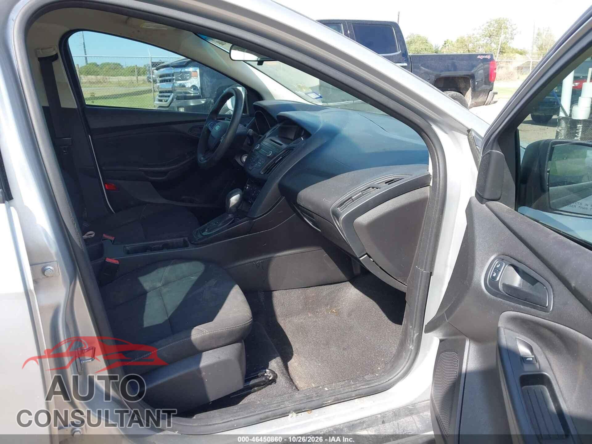 FORD FOCUS 2017 - 1FADP3E28HL328761