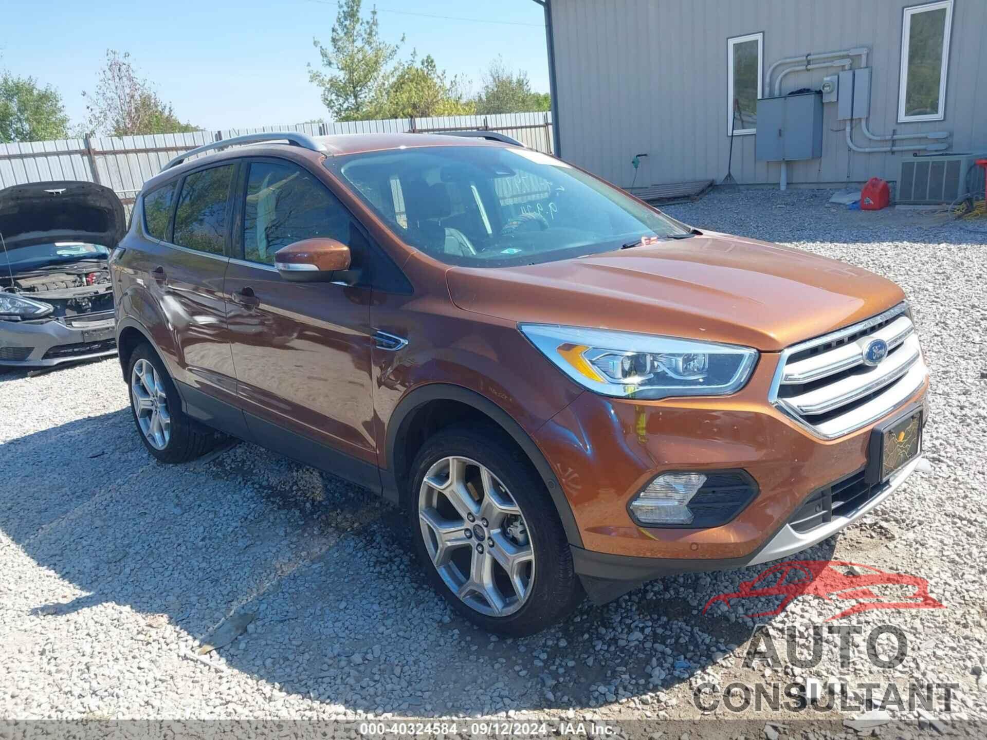 FORD ESCAPE 2017 - 1FMCU0J91HUF10193