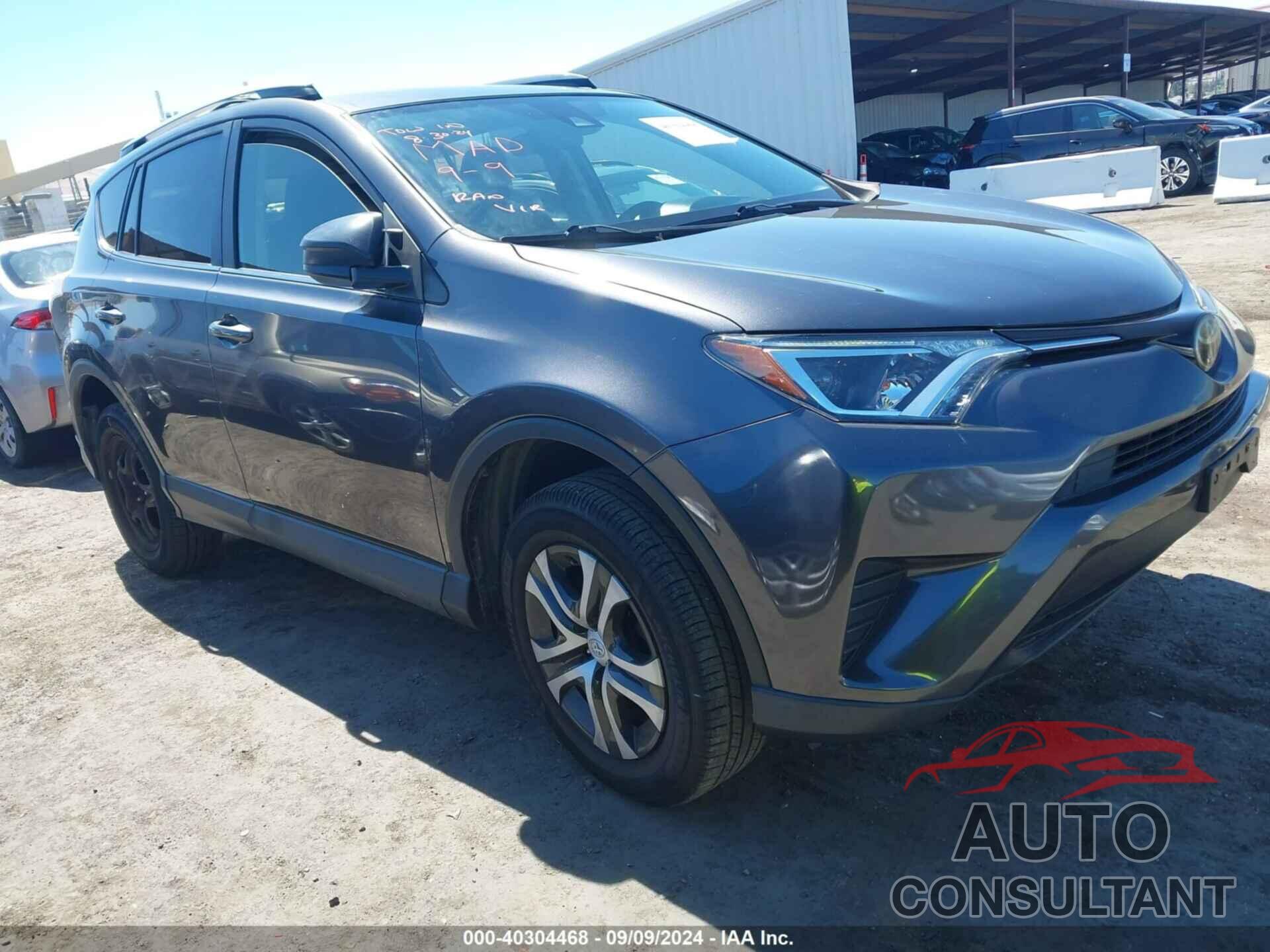 TOYOTA RAV4 2017 - JTMZFREV3HJ108925