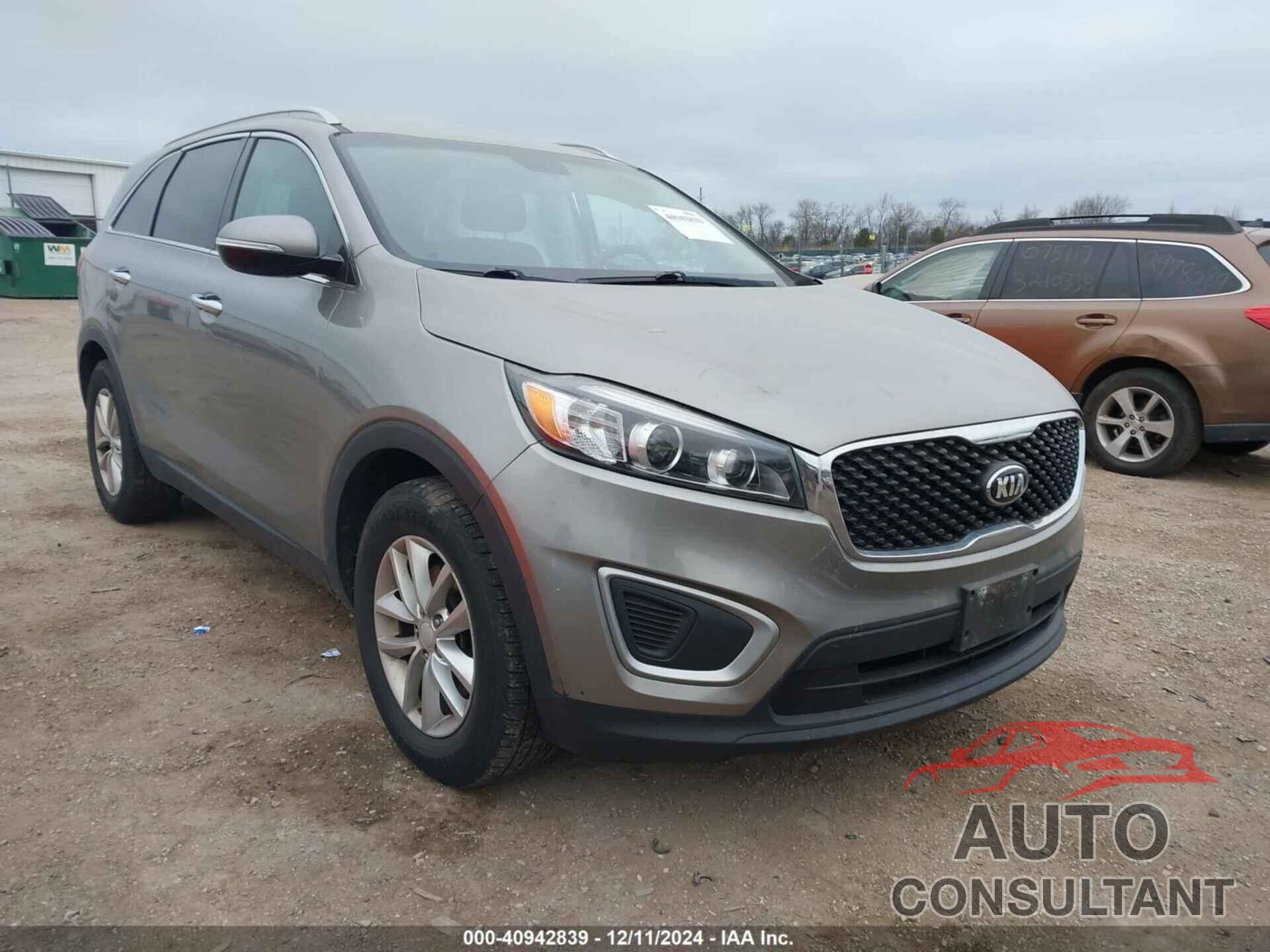 KIA SORENTO 2017 - 5XYPG4A5XHG217699