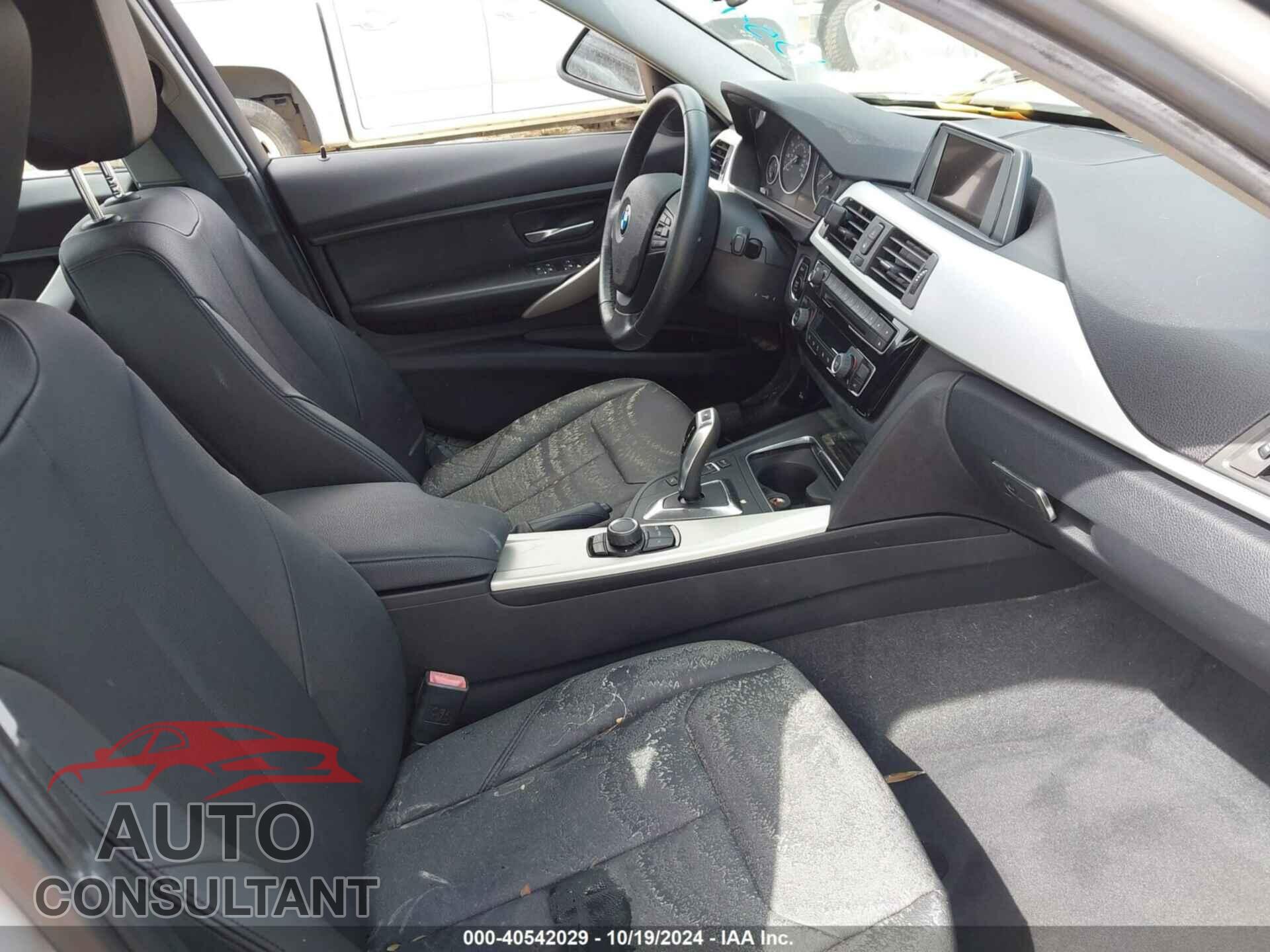 BMW 320I 2016 - WBA8E1G53GNU11799