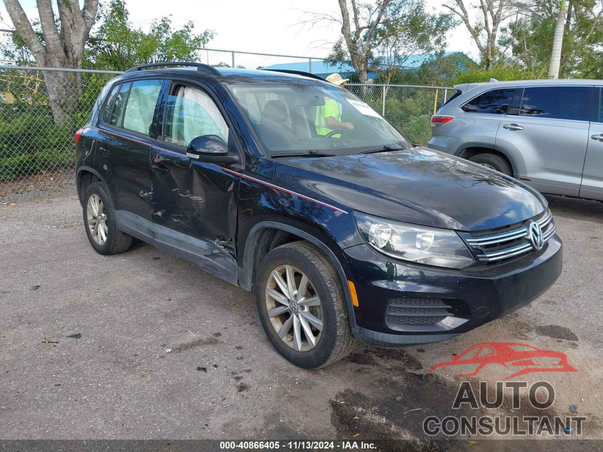 VOLKSWAGEN TIGUAN LIMITED 2018 - WVGAV7AX9JK000137