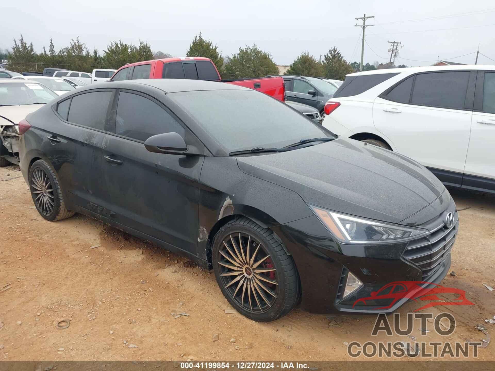 HYUNDAI ELANTRA 2019 - KMHD74LFXKU779029