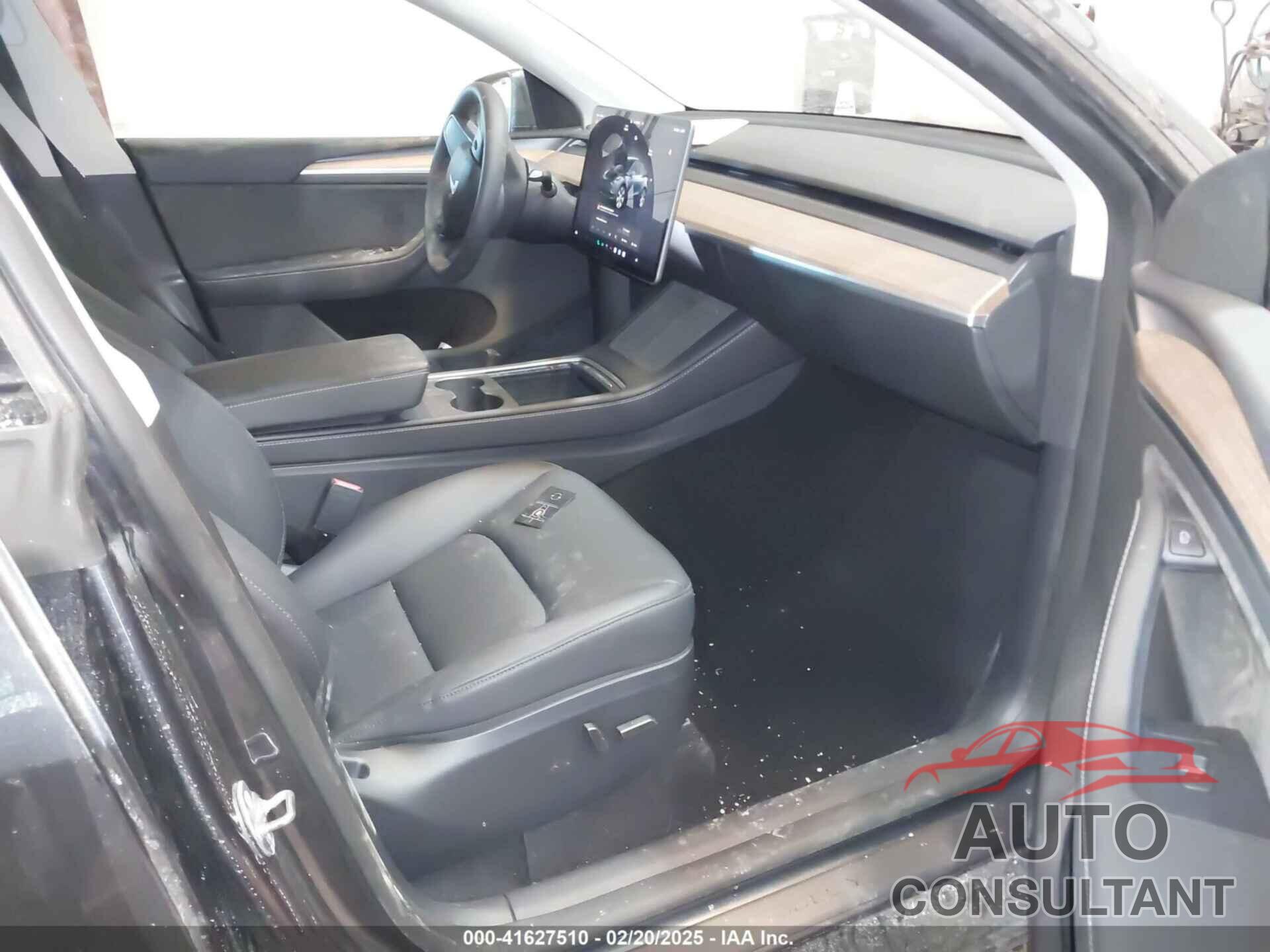 TESLA MODEL Y 2024 - 7SAYGDEE0RA282634