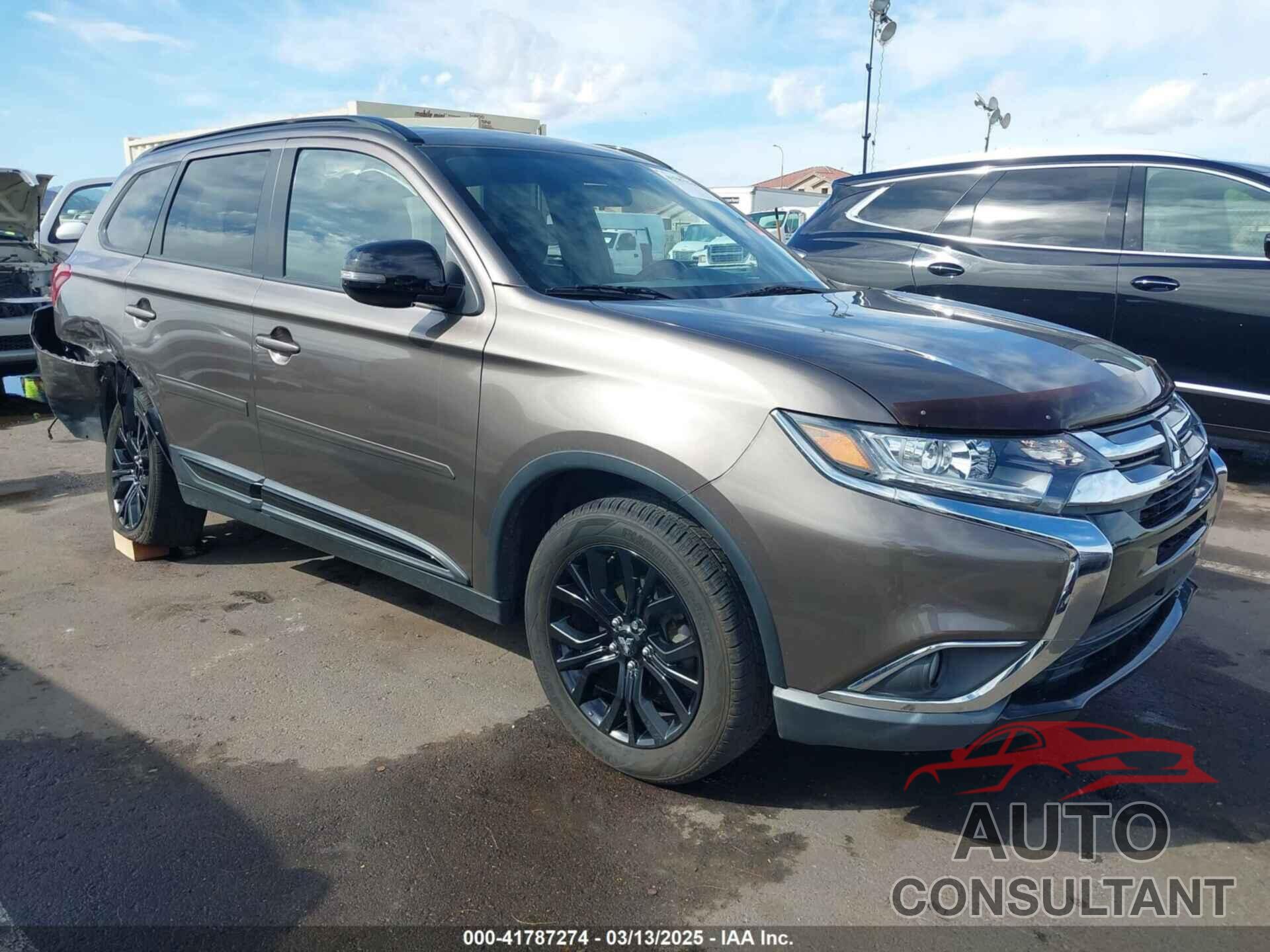 MITSUBISHI OUTLANDER 2018 - JA4AD3A38JZ030633