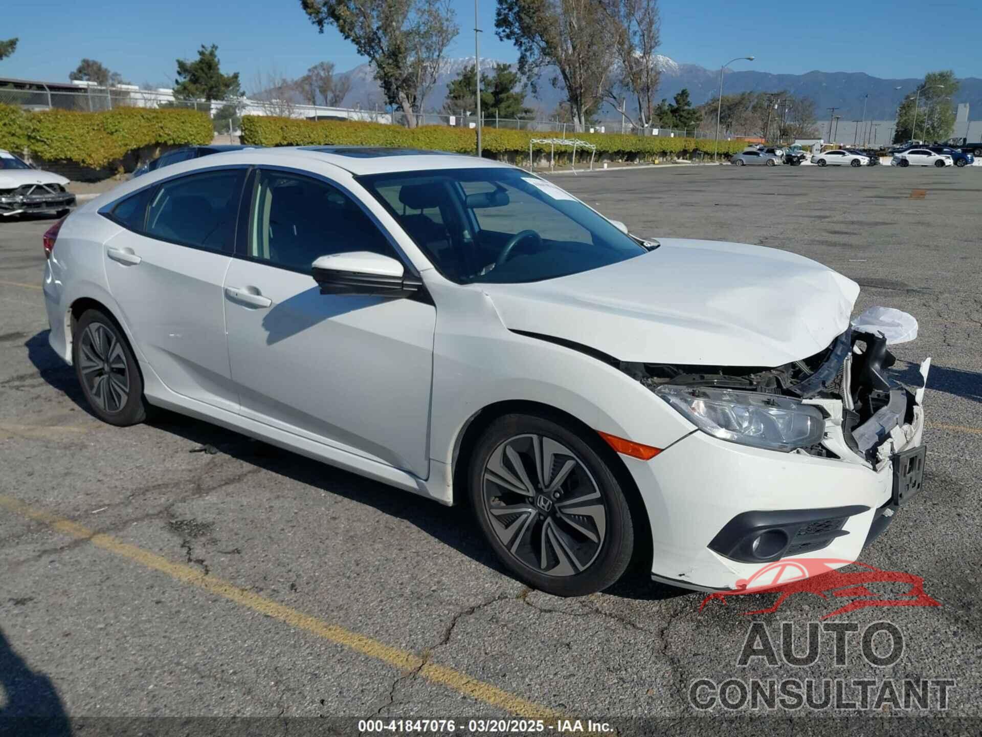 HONDA CIVIC 2018 - JHMFC1F30JX013752