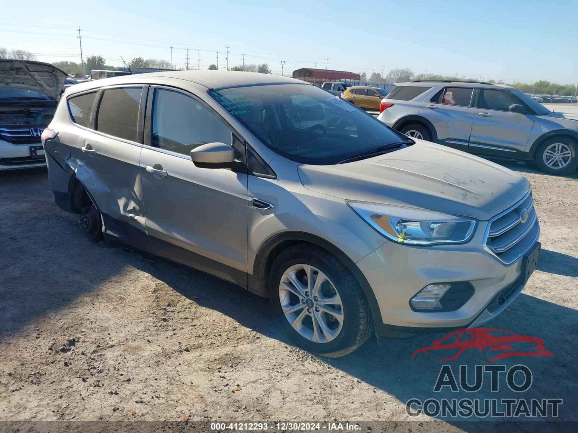 FORD ESCAPE 2017 - 1FMCU0GDXHUB52328