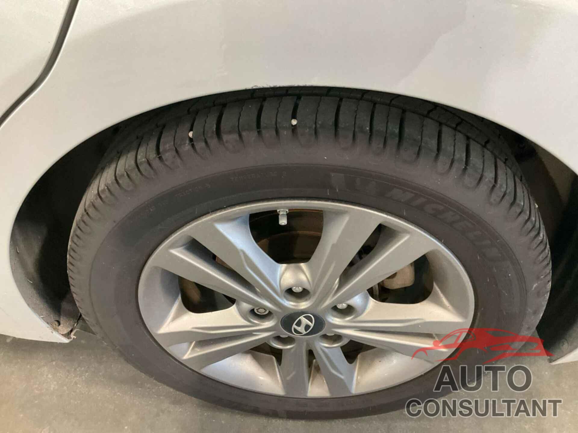 HYUNDAI ELANTRA 2018 - 5NPD84LF0JH370113