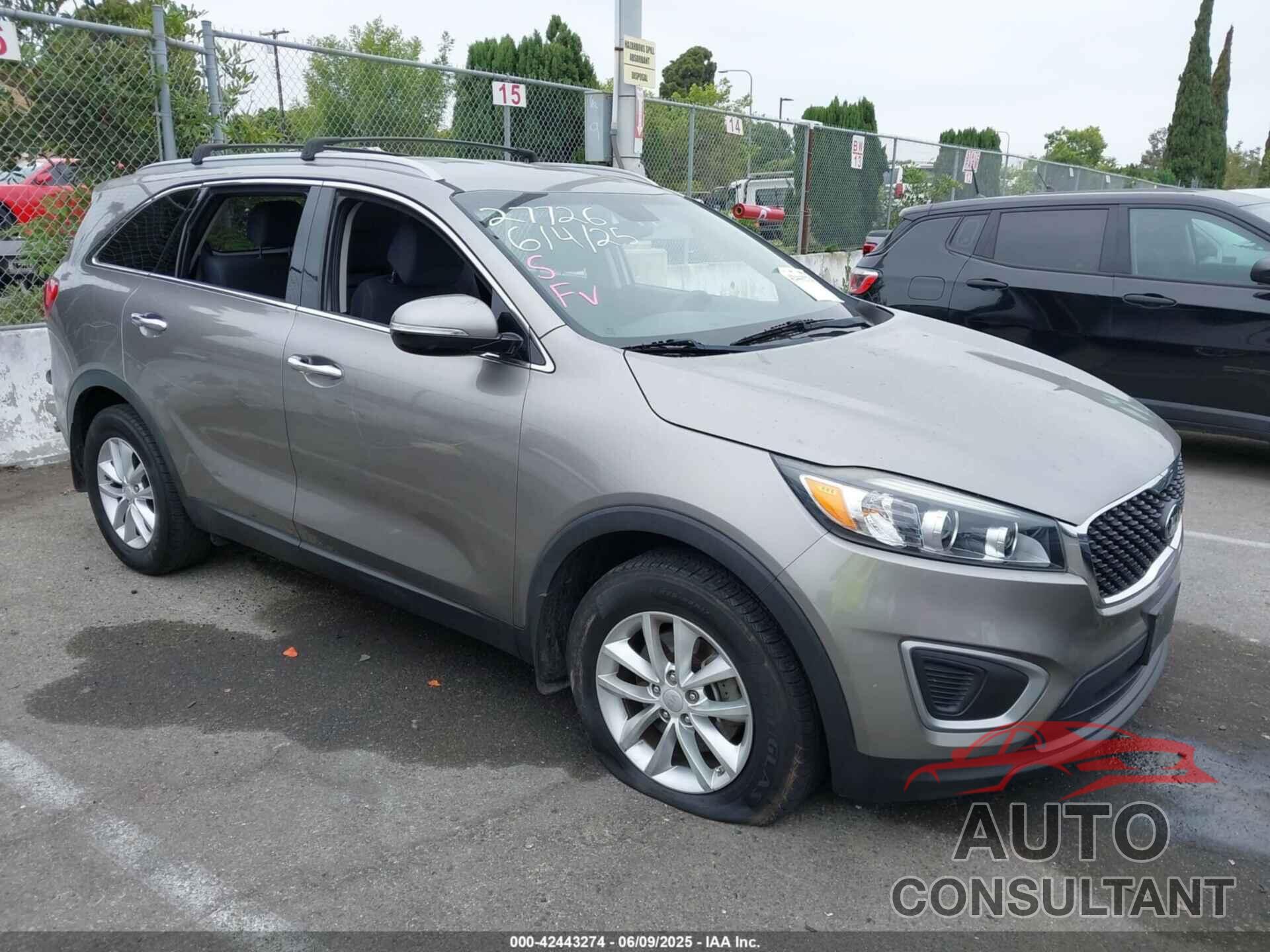 KIA SORENTO 2017 - 5XYPG4A37HG307715