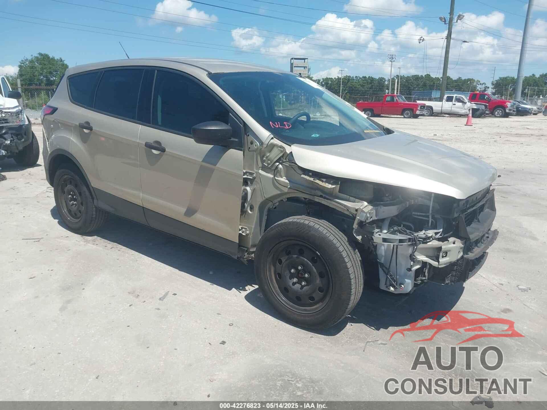 FORD ESCAPE 2017 - 1FMCU0F75HUD15821