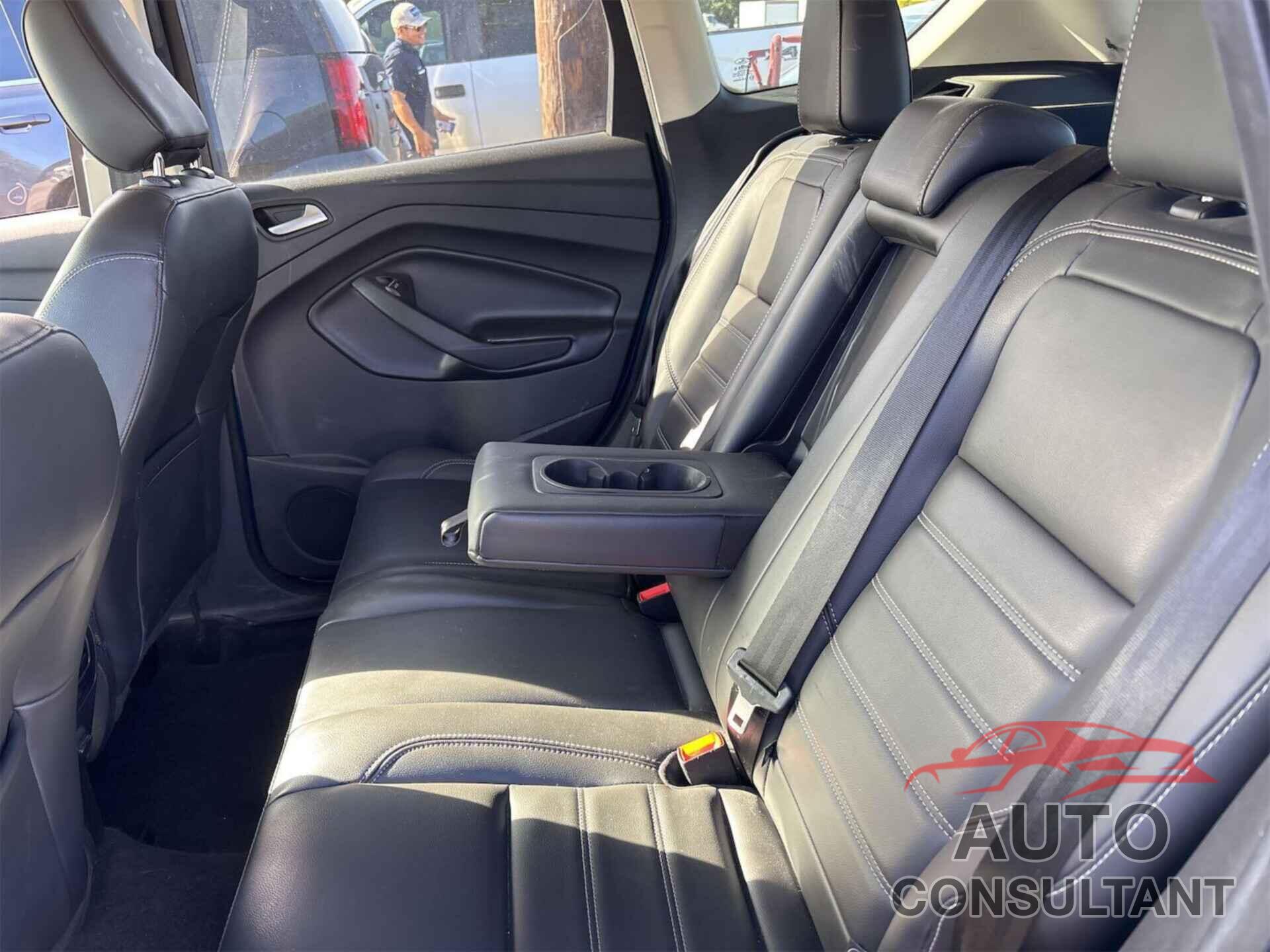 FORD ESCAPE 2019 - 1FMCU9HD0KUB82447