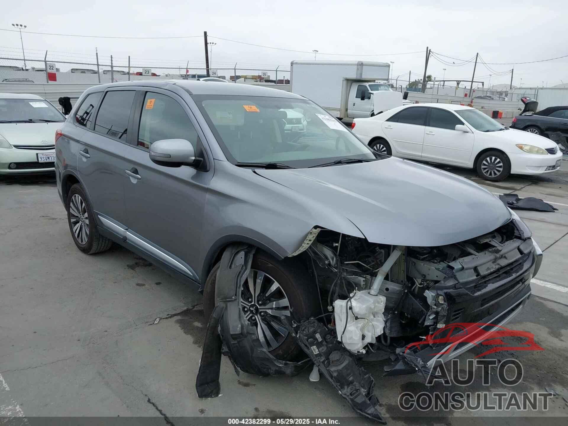 MITSUBISHI OUTLANDER 2019 - JA4AD3A32KJ000589
