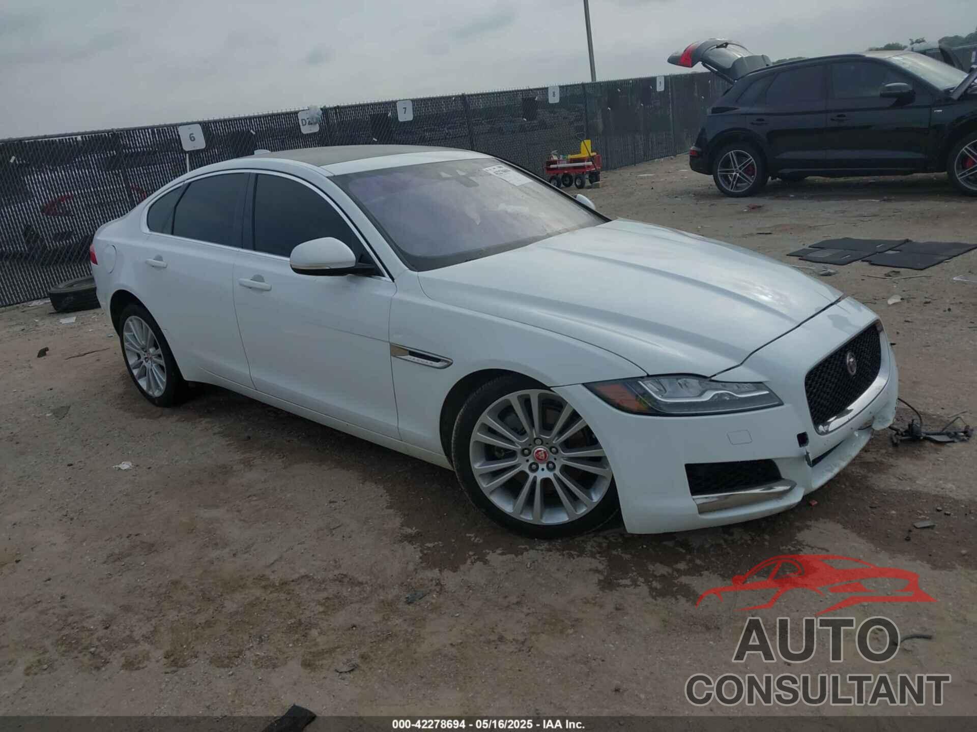 JAGUAR XF 2018 - SAJBE4FX8JCY57383