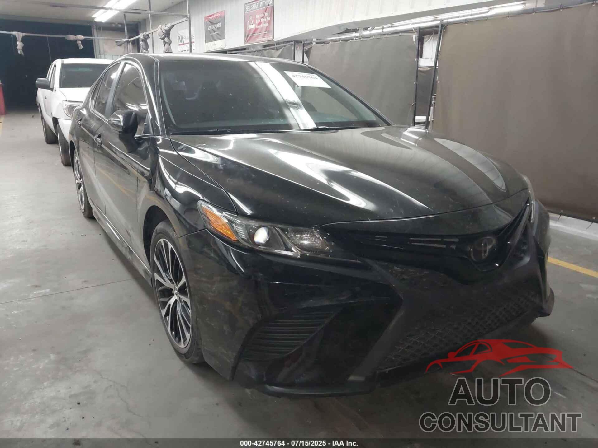 TOYOTA CAMRY 2018 - 4T1B11HK9JU571641