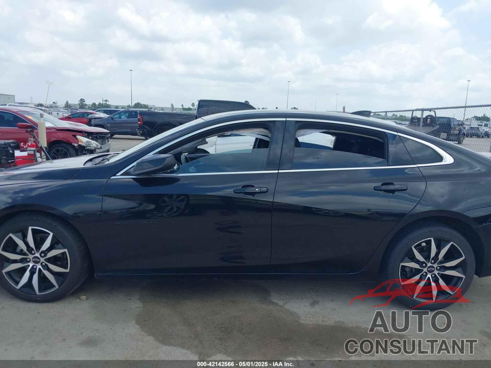 CHEVROLET MALIBU 2020 - 1G1ZG5ST3LF143817